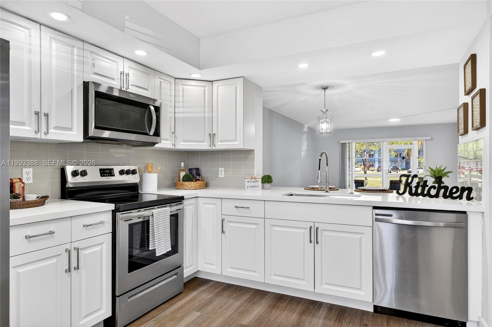 Cambridge At Century Vill