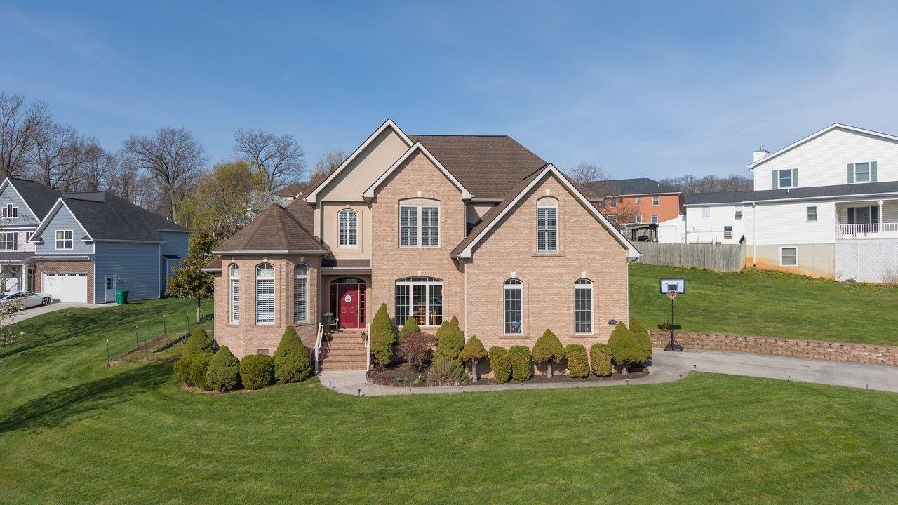 580 REGIMENT RD exterior