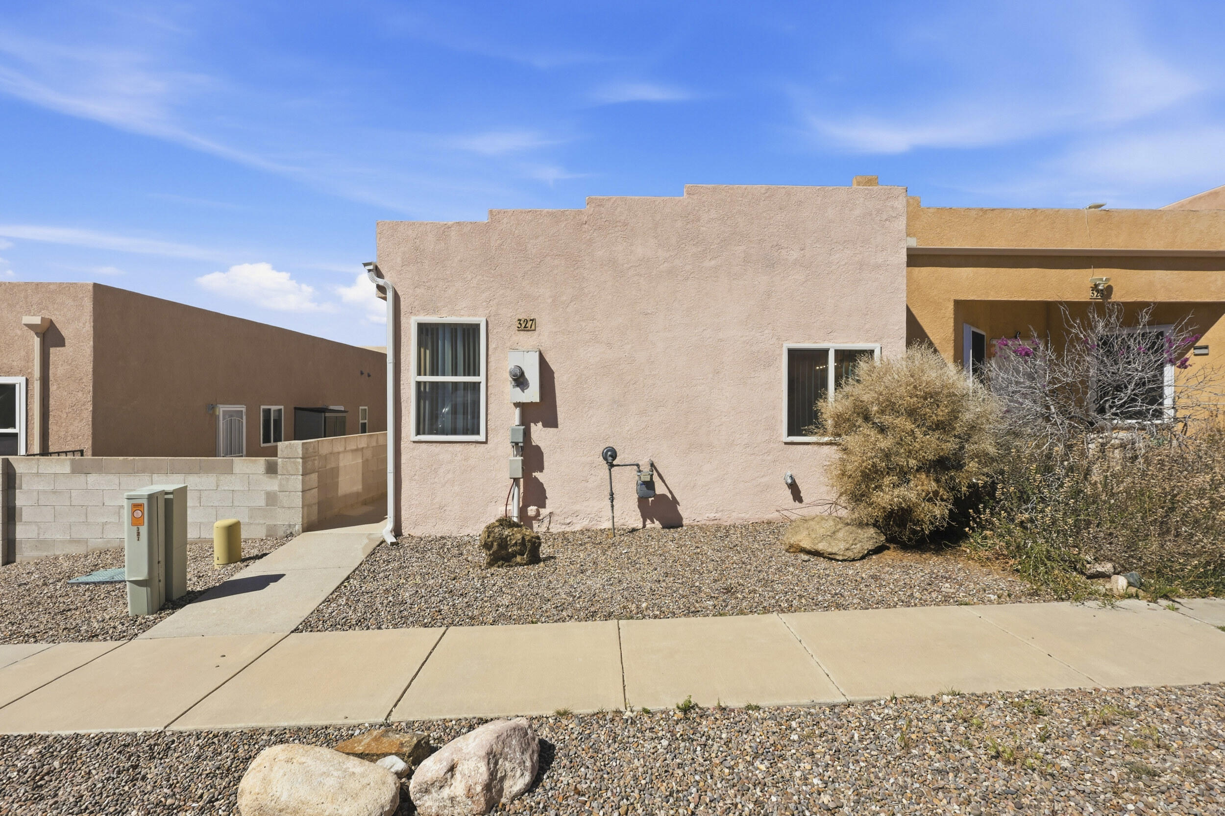 Charming and well maintained townhouse located in the desired Four Hills area just minutes from the Sandia Mountains and nearby hiking and biking trails. This clean and comfortable home offers low maintenance living with convenient access to I-40. This property offers buyers a great opportunity to personalize and make it your own while enjoying a solid well cared for home in a sought after location!! Come see what this home has to offer!