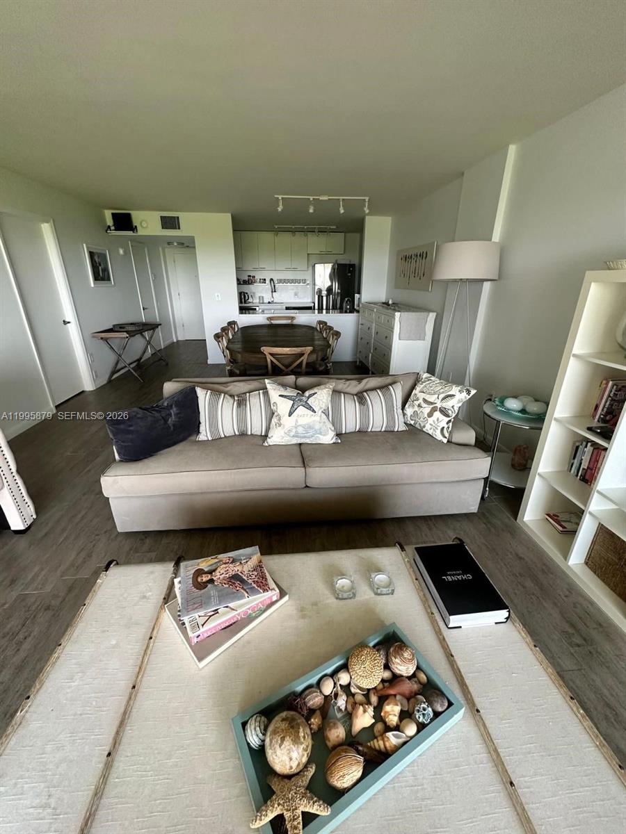 Commodore Club West Condo