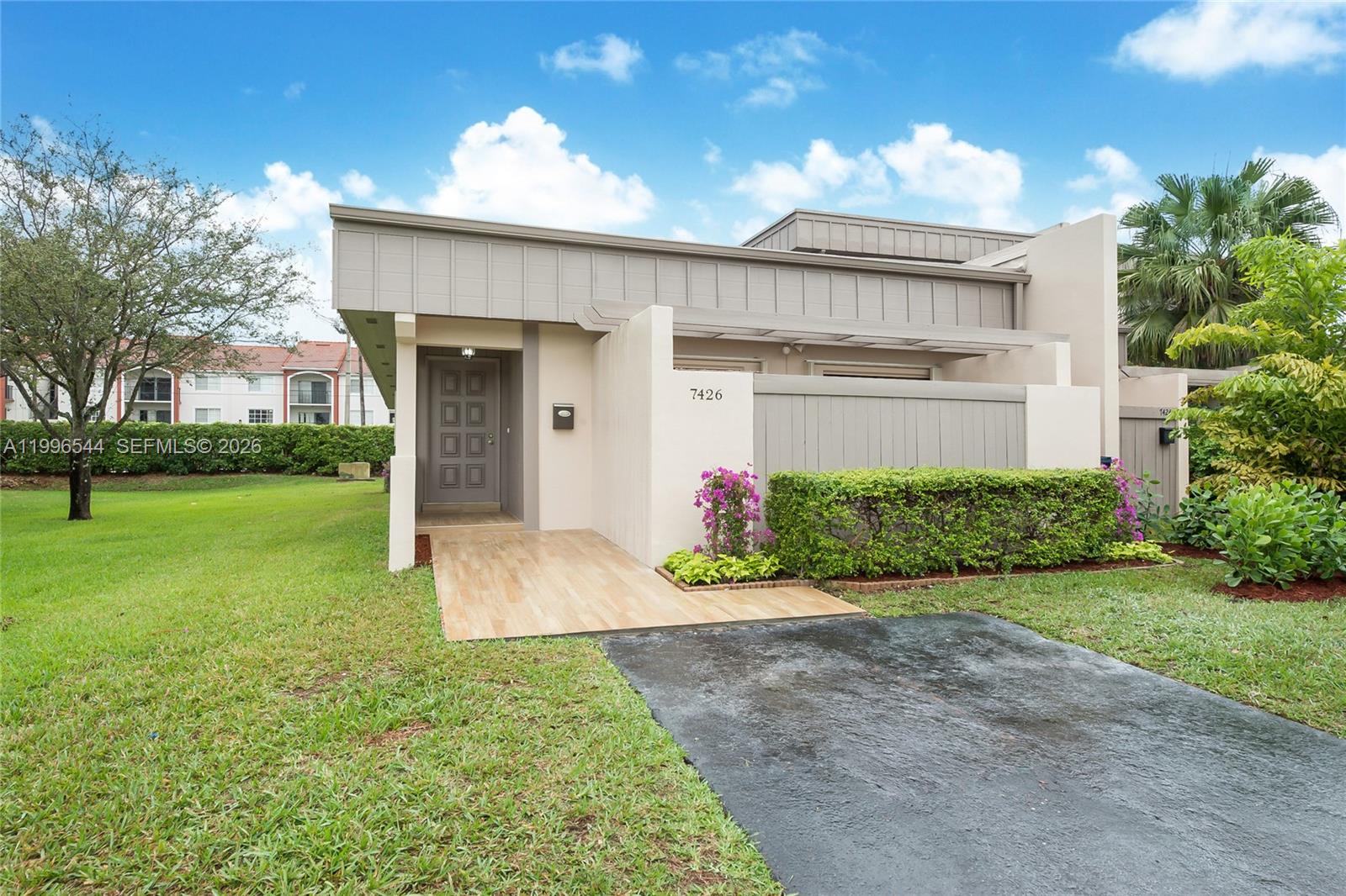 Creekside Villas Sec1