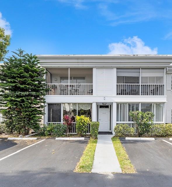 Bay Colony Club Condo