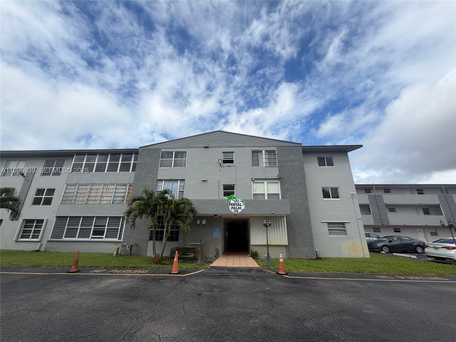 Homes for sale in Hialeah Gardens, FL | 120 Royal Palm Rd #301, Hialeah Gardens, FL 33016 | MLS# A11996839