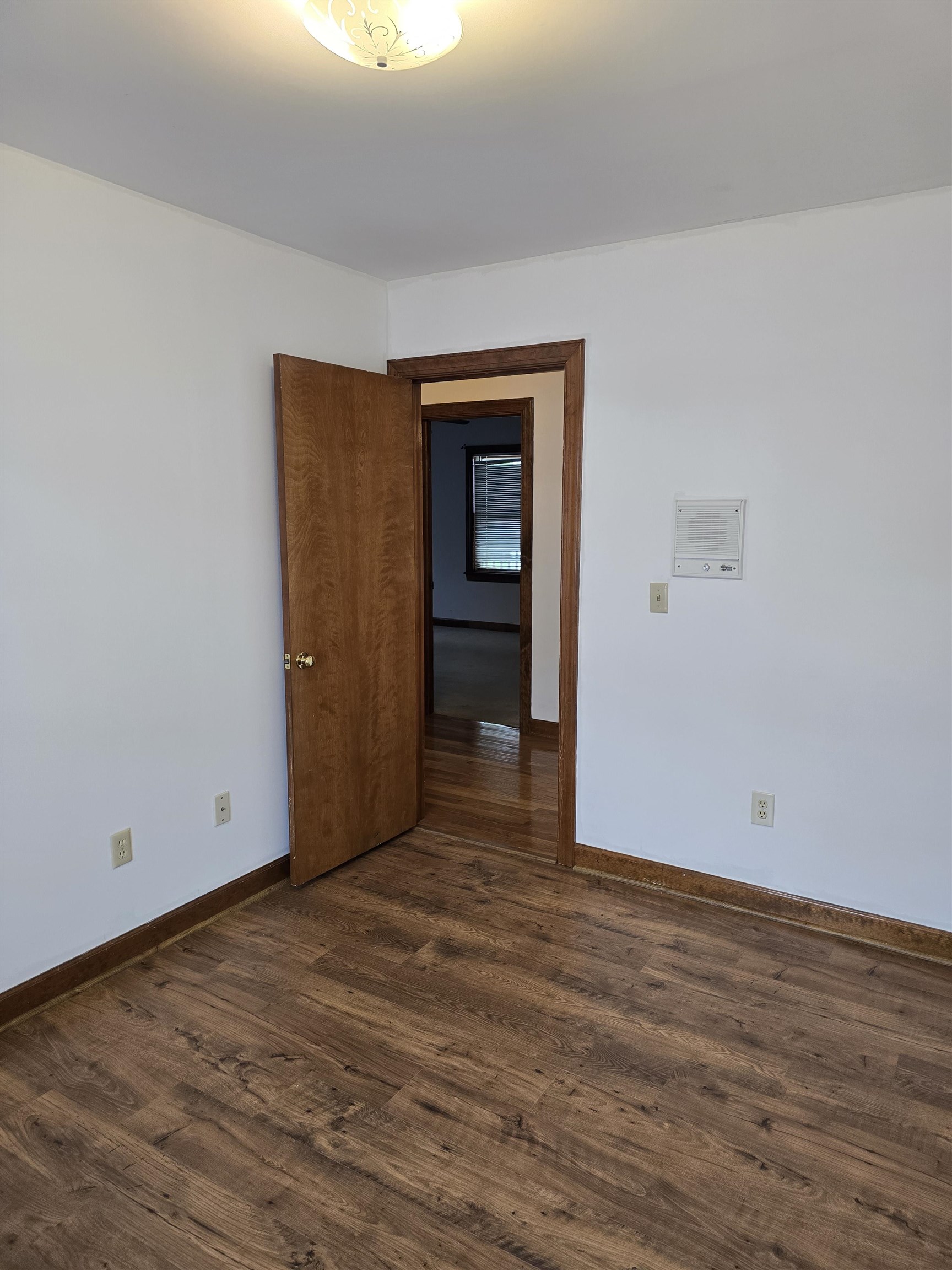 405 Linden Ave S 1