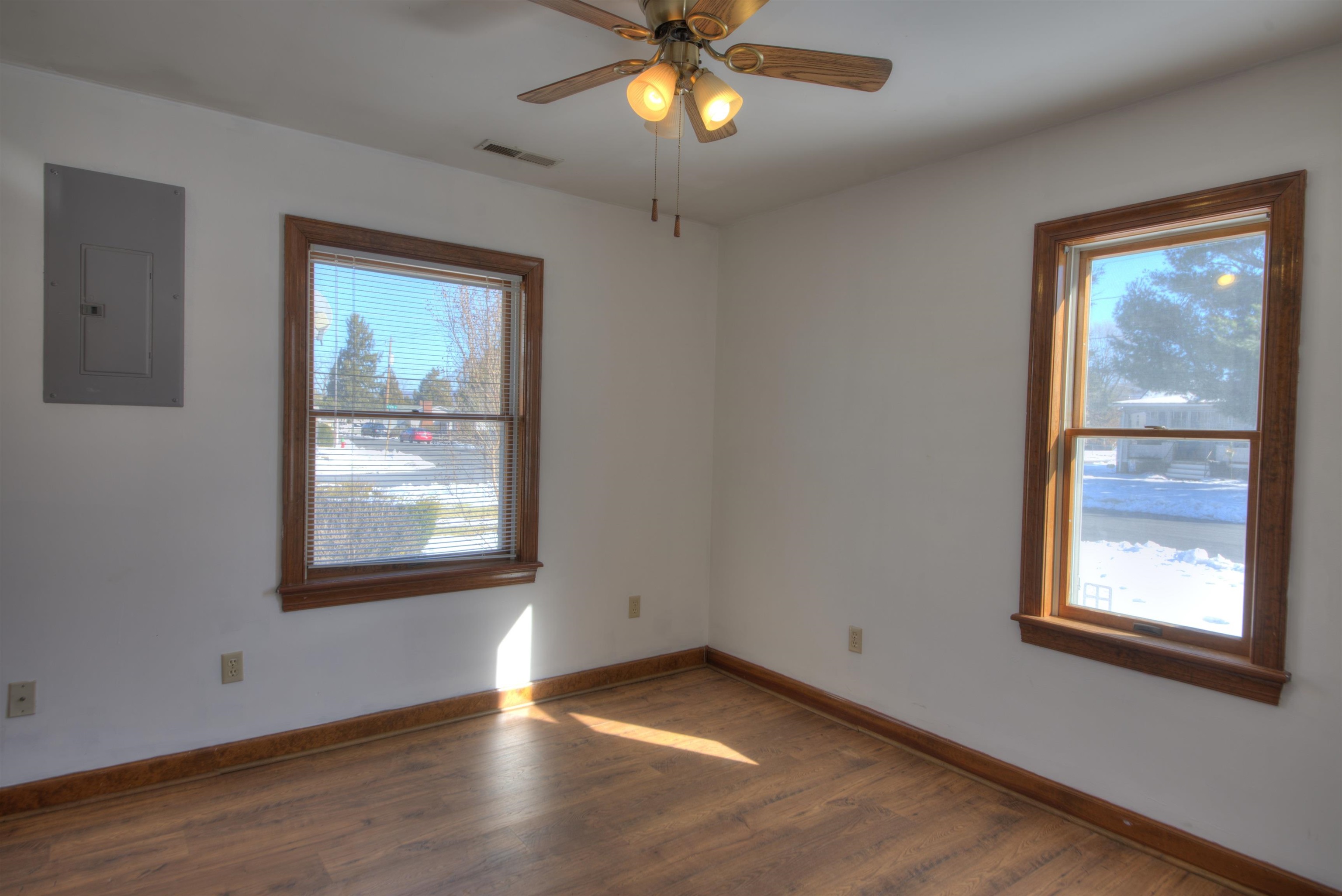 405 Linden Ave S 1