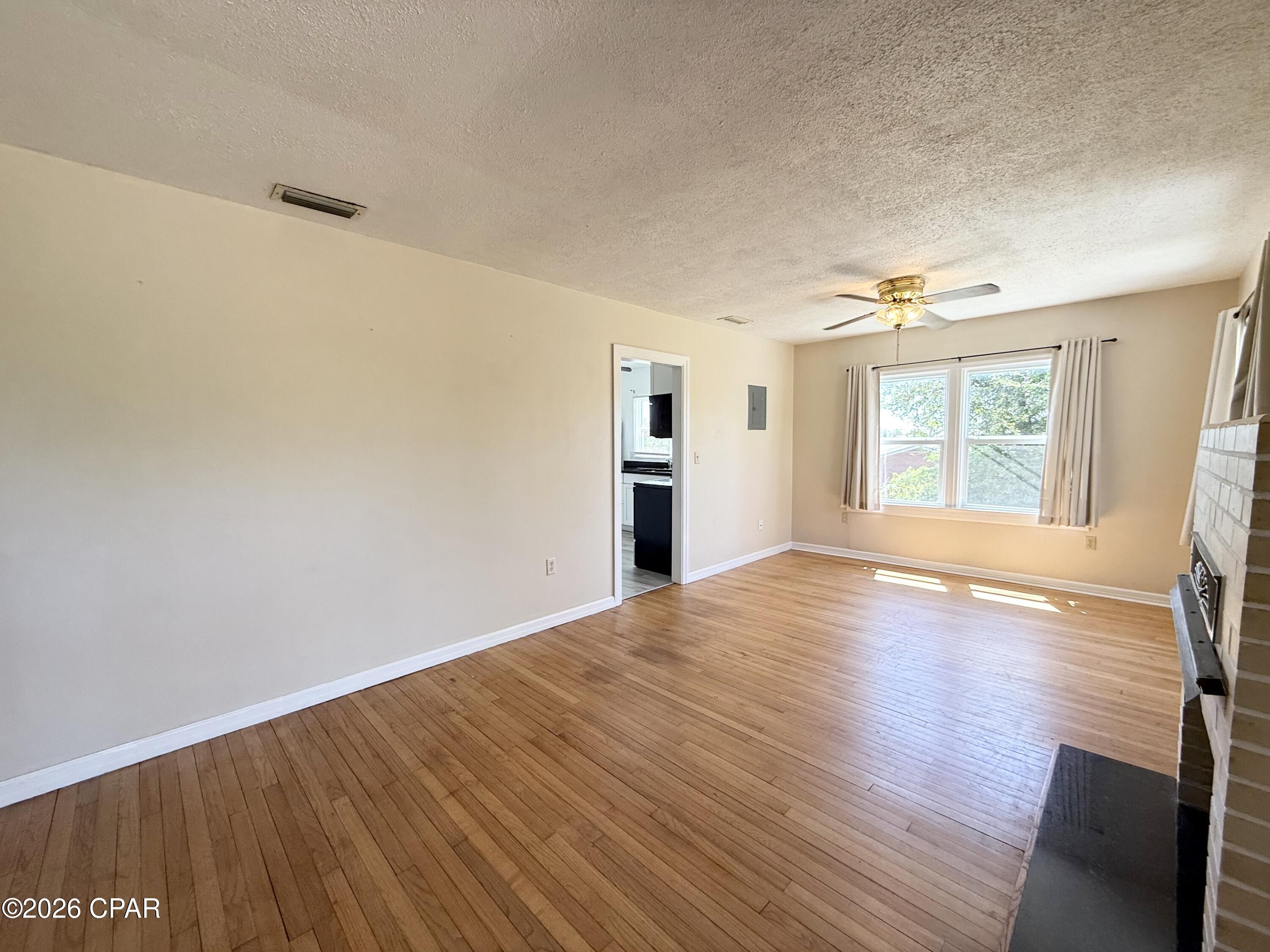 Image 11 For 421 Berthe Avenue