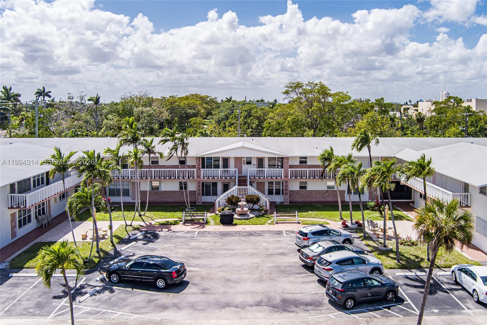 Crystal Court Manor No 6