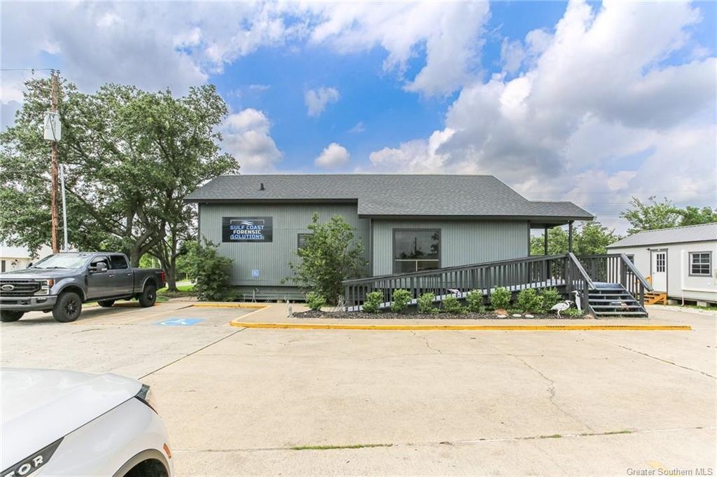 825 W Prien Lake Road — photo 2