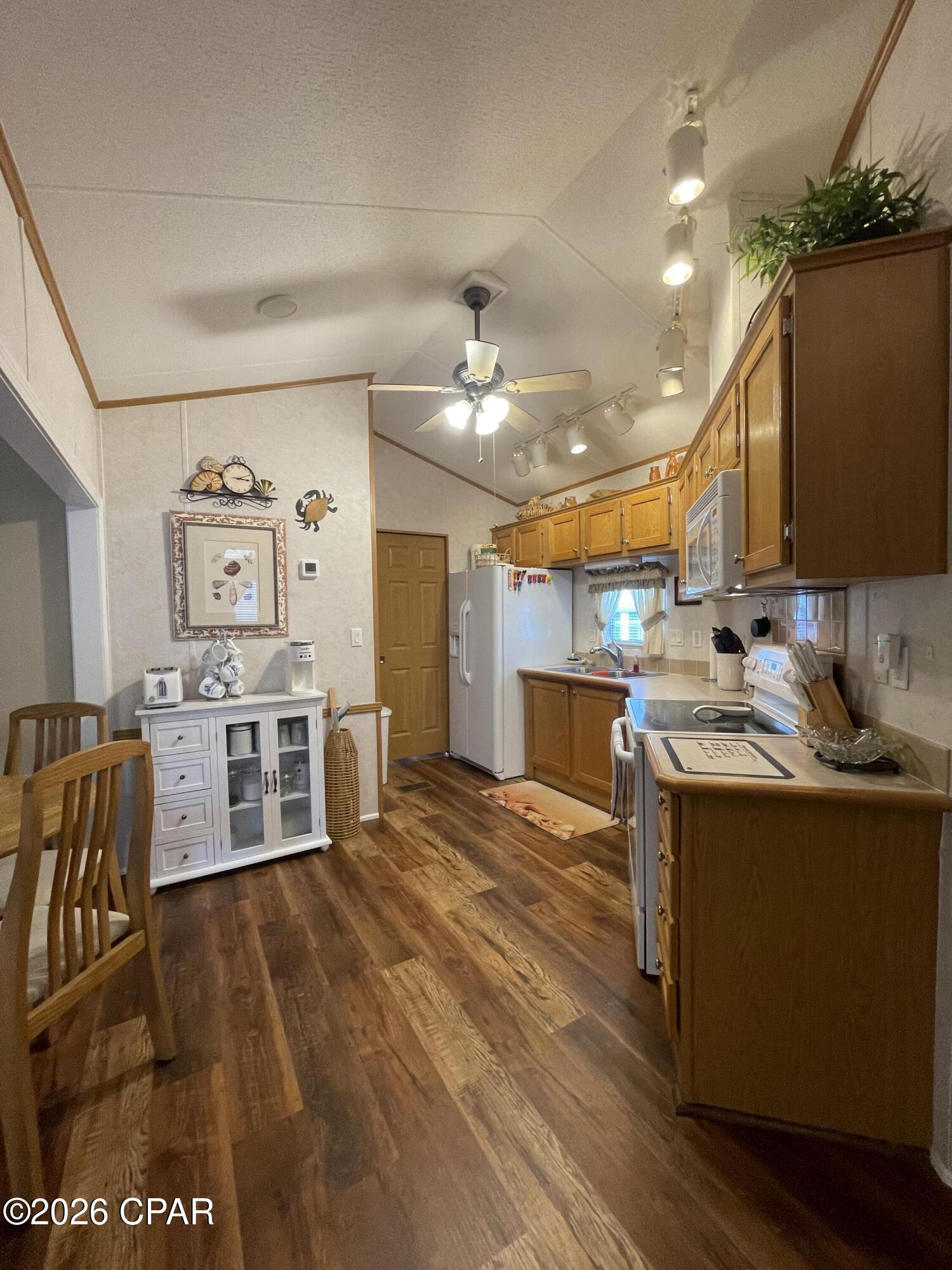 Image 10 For 1219 Thomas Drive 279