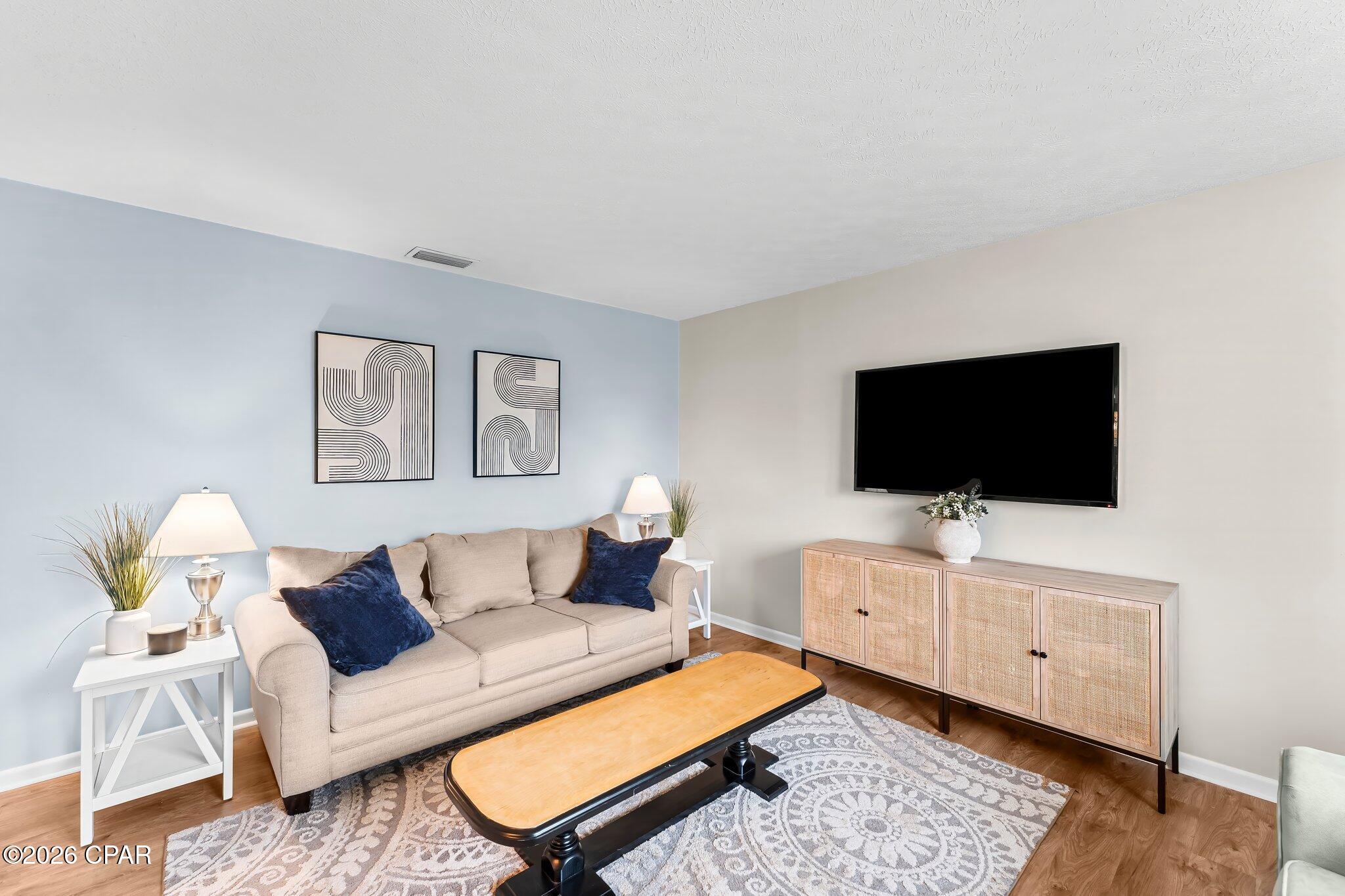 Listing photo id 11 for 4503 Northshore Road