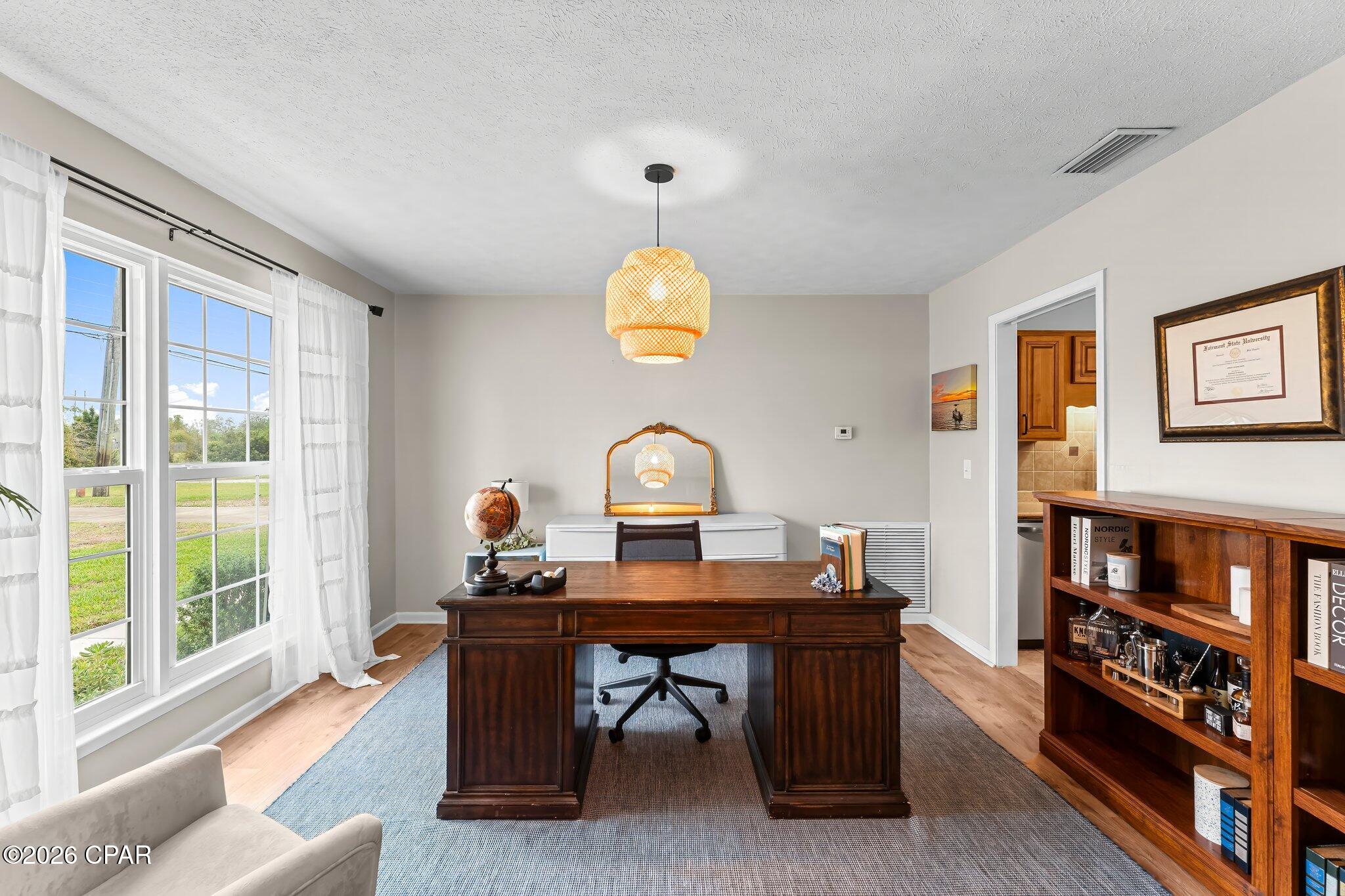 Listing photo id 7 for 4503 Northshore Road