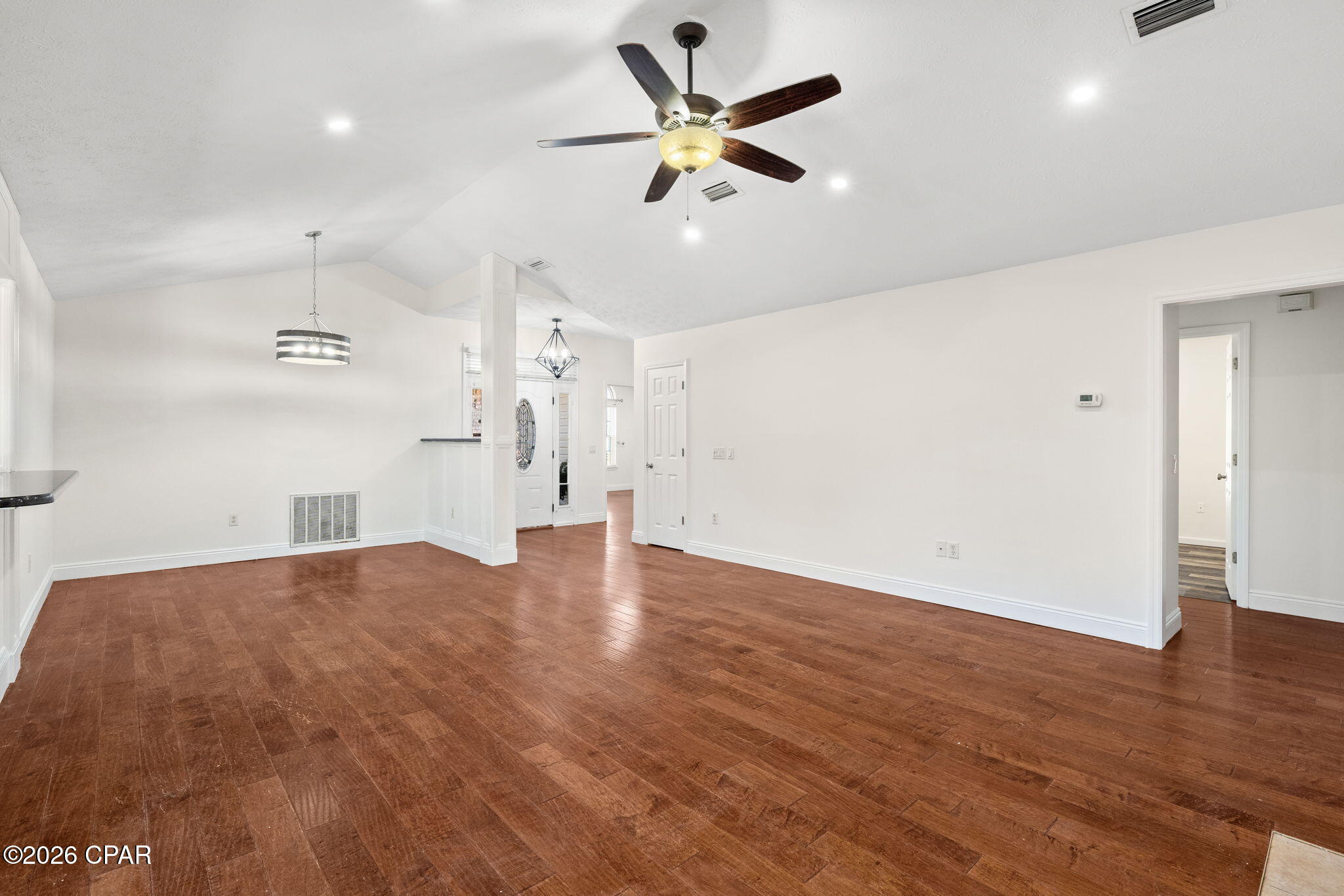 Listing photo id 10 for 607 Timbers Crossing