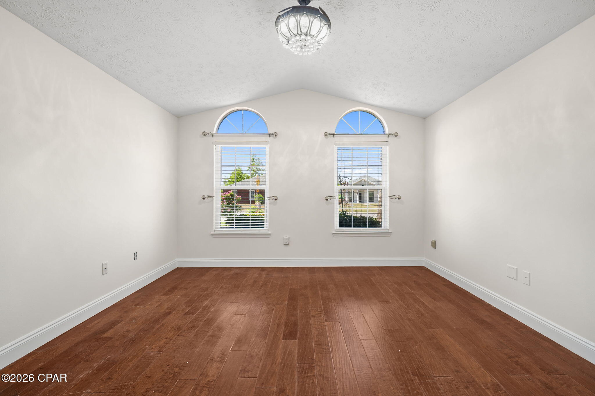 Listing photo id 29 for 607 Timbers Crossing