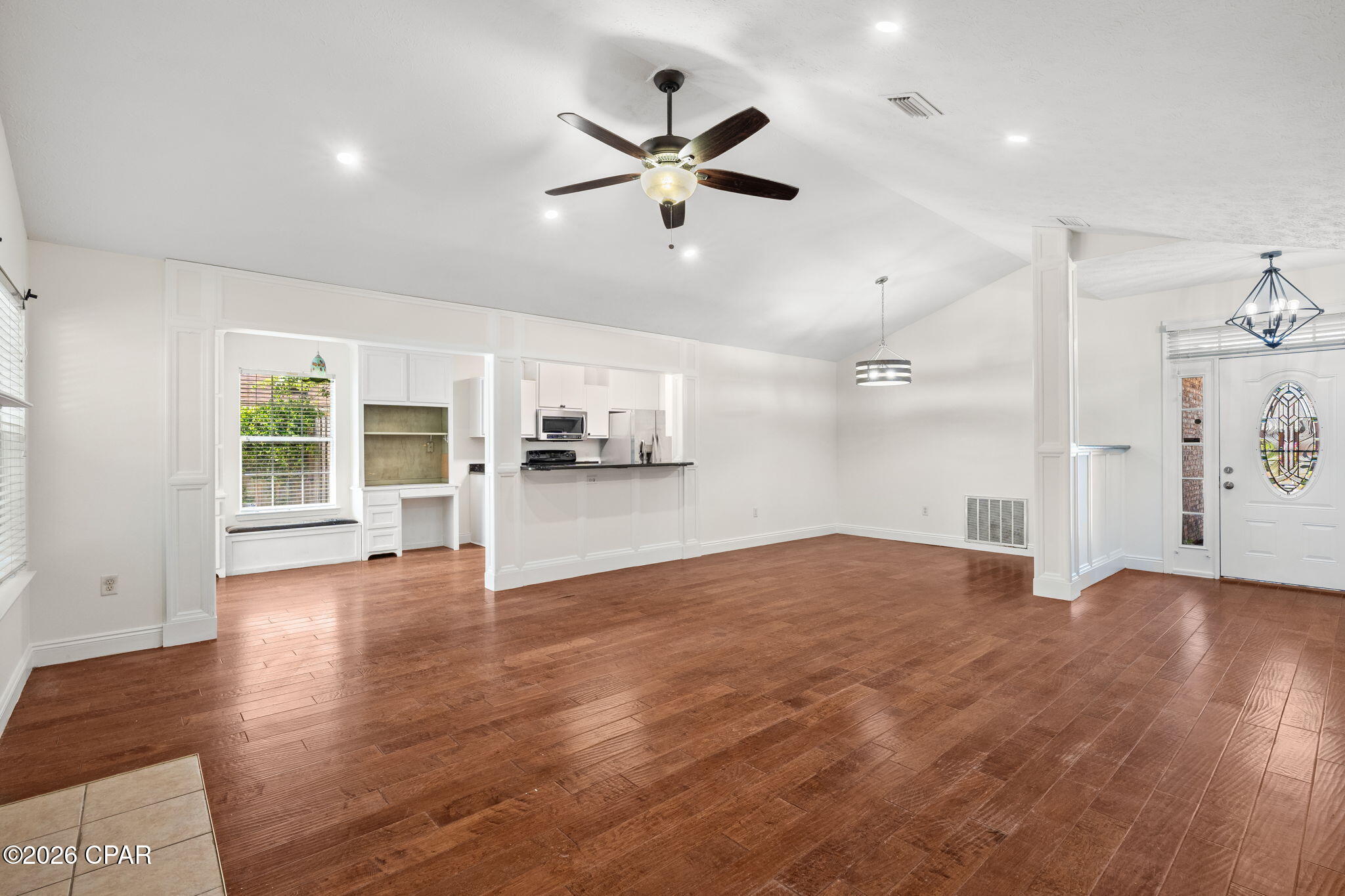 Listing photo id 4 for 607 Timbers Crossing