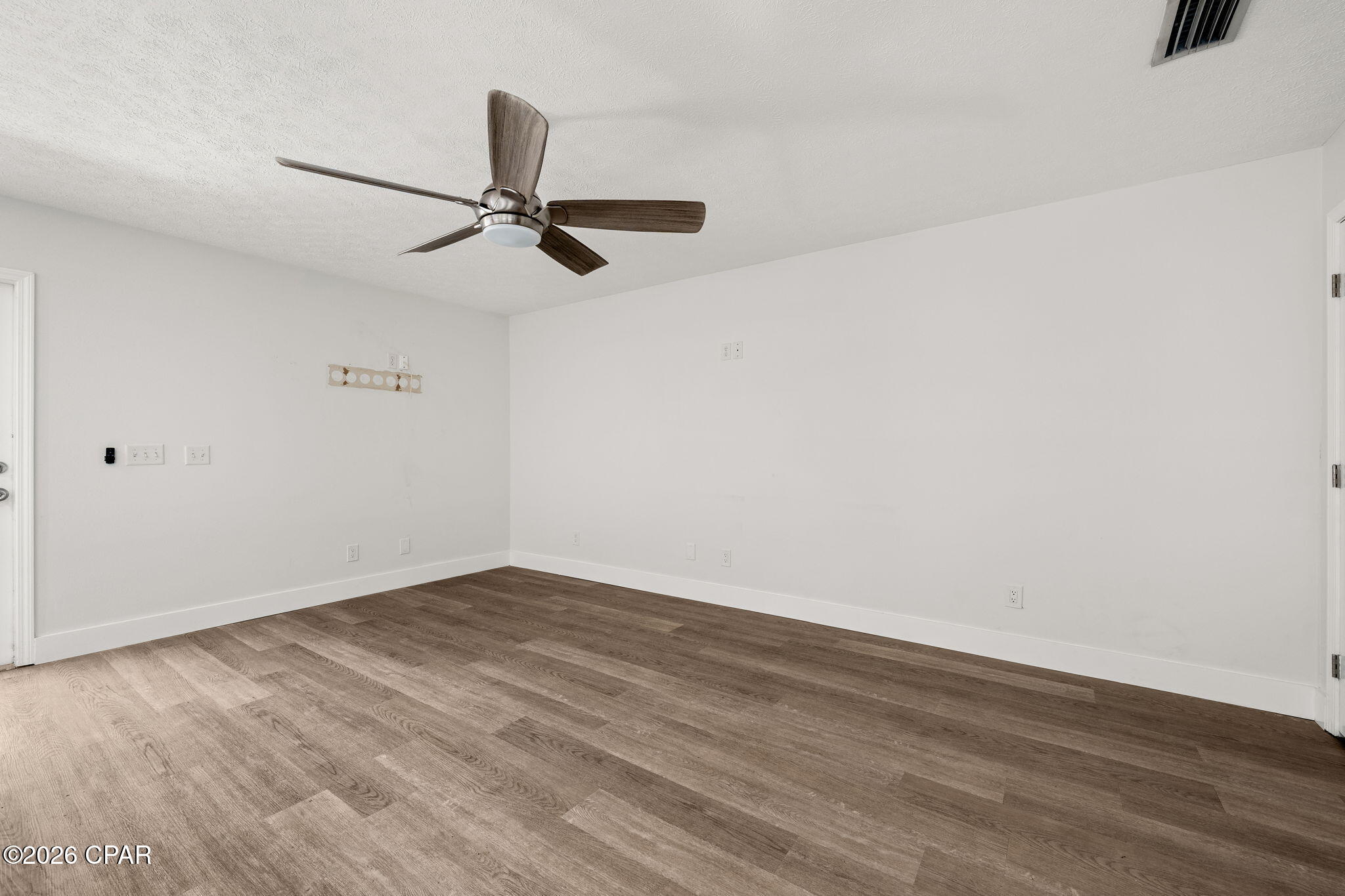 Listing photo id 40 for 607 Timbers Crossing