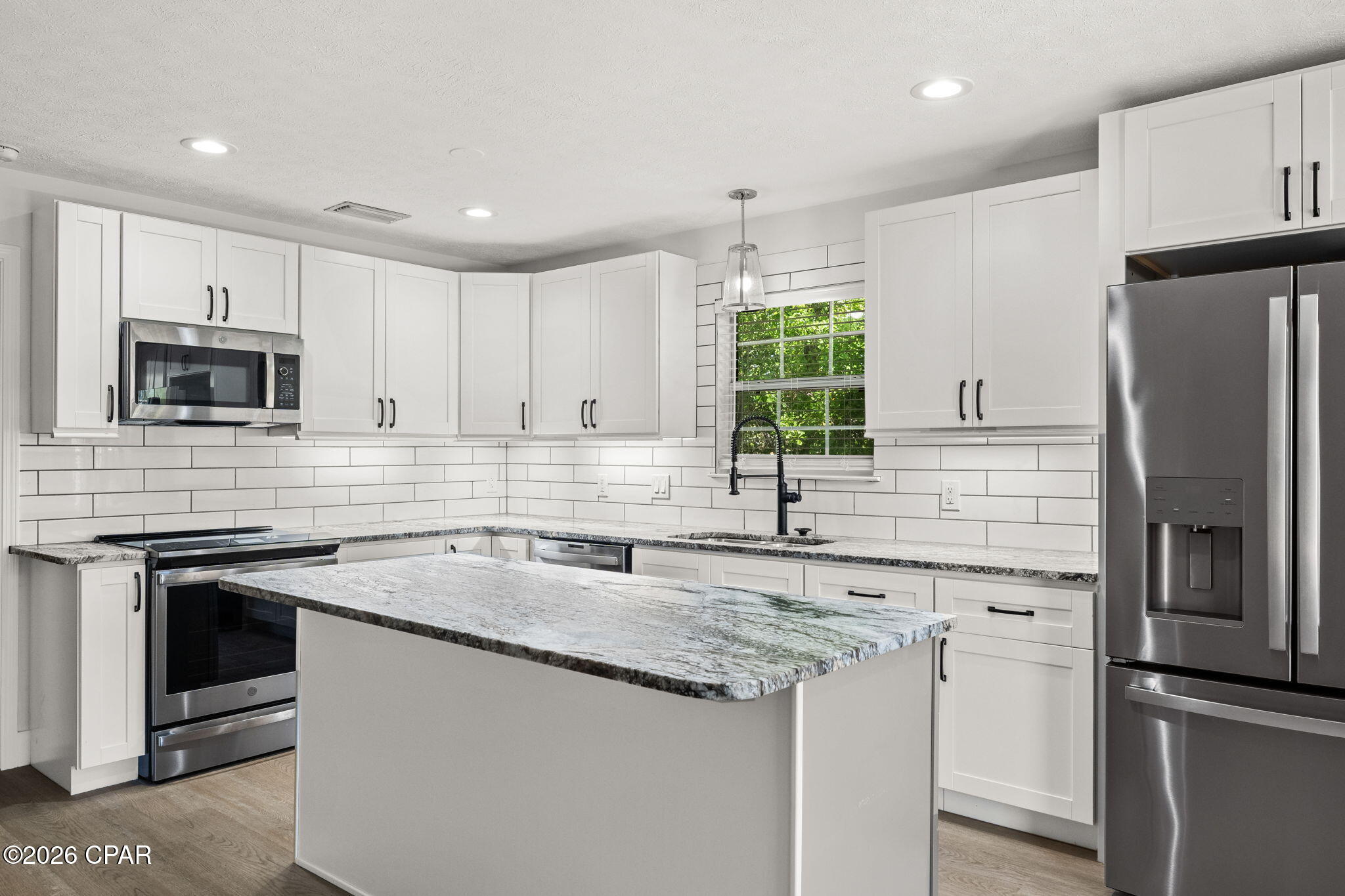 Listing photo id 44 for 607 Timbers Crossing