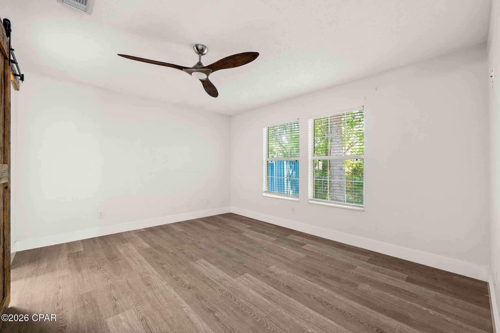 Listing photo id 48 for 607 Timbers Crossing