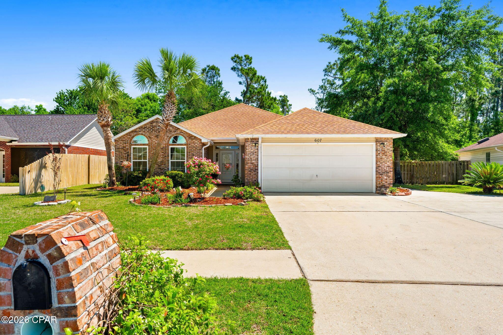 Listing photo id 5 for 607 Timbers Crossing