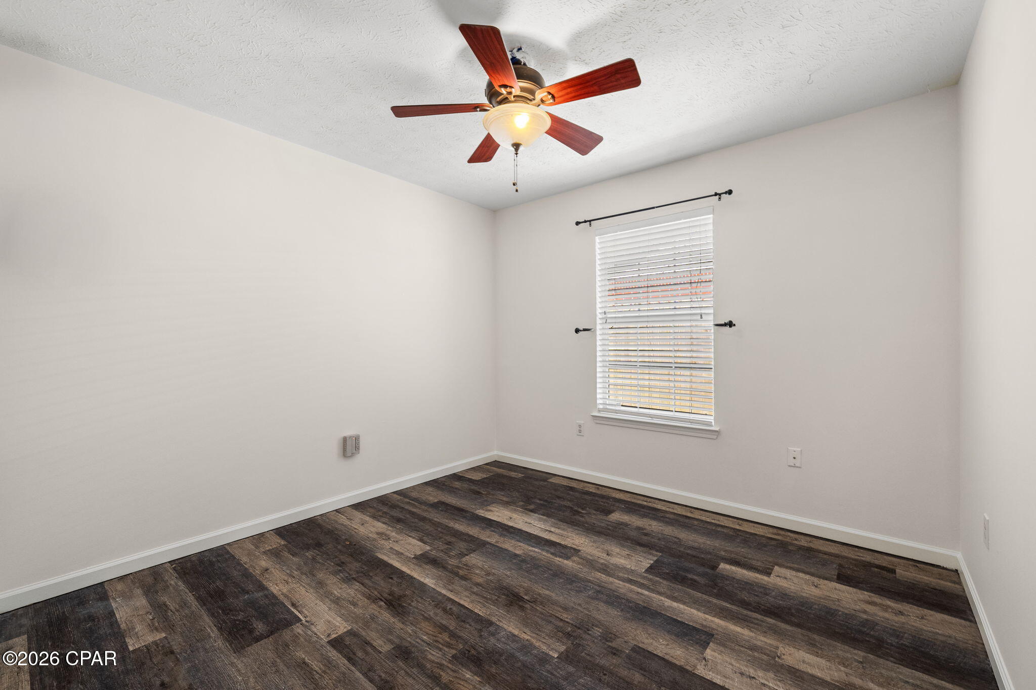 Listing photo id 55 for 607 Timbers Crossing