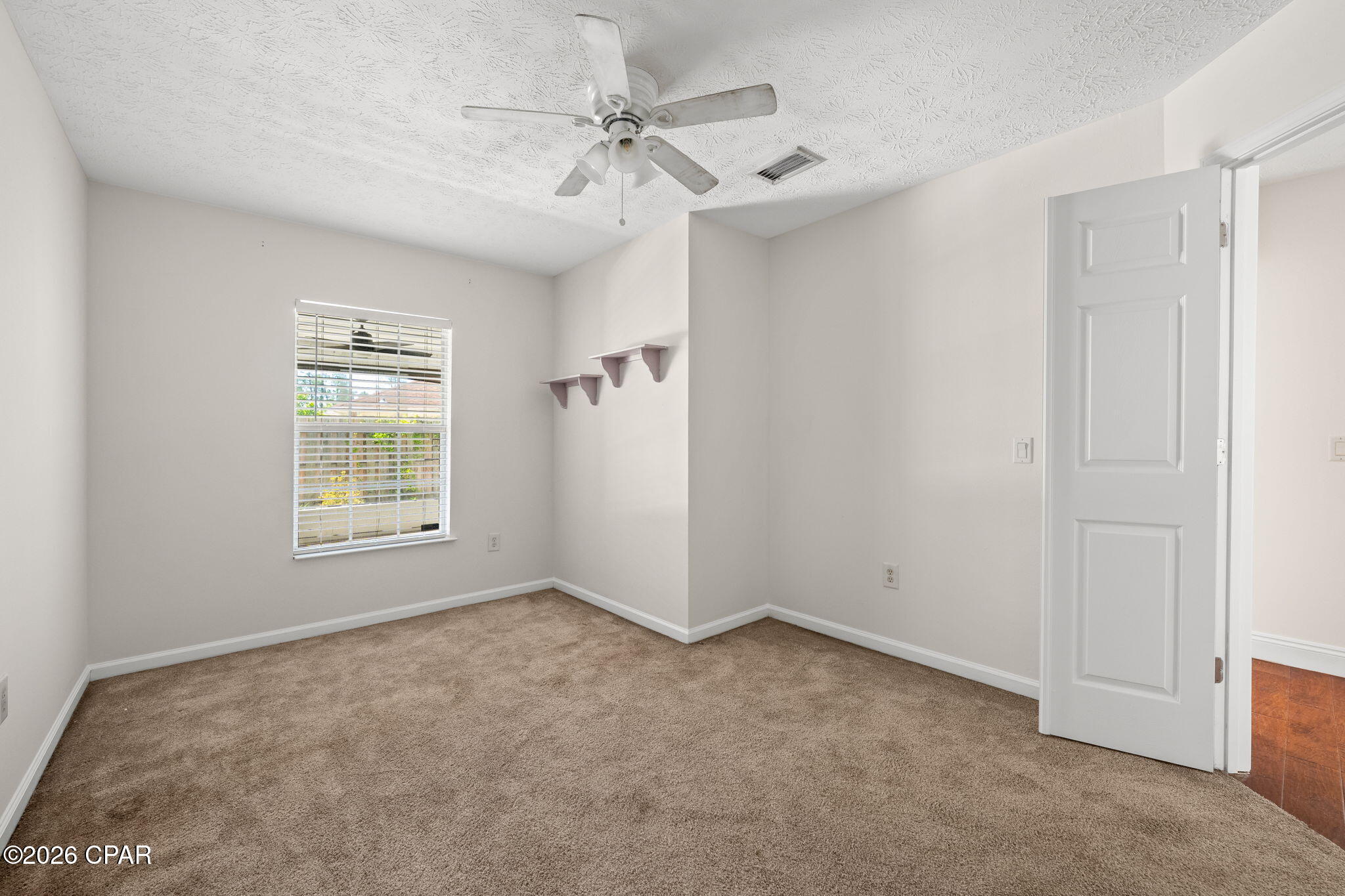 Listing photo id 59 for 607 Timbers Crossing