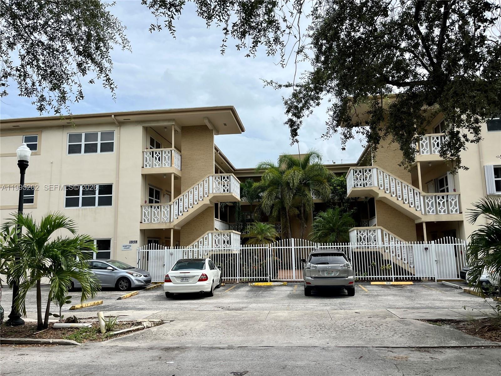Hampton Court Condo