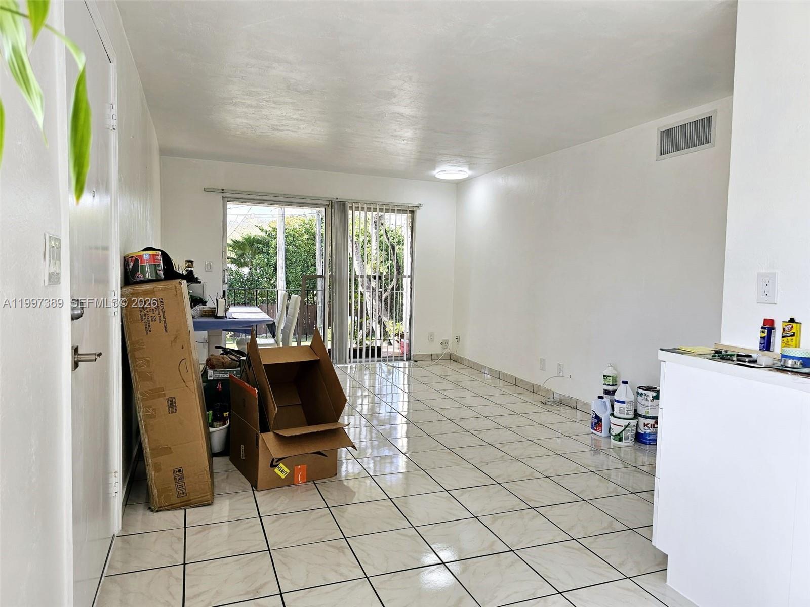 This property has an excellent location in a very quiet area, close to US1, shopping centers, restaurants, etc.The kitchen has been renovated and the entire unit has been recently painted.