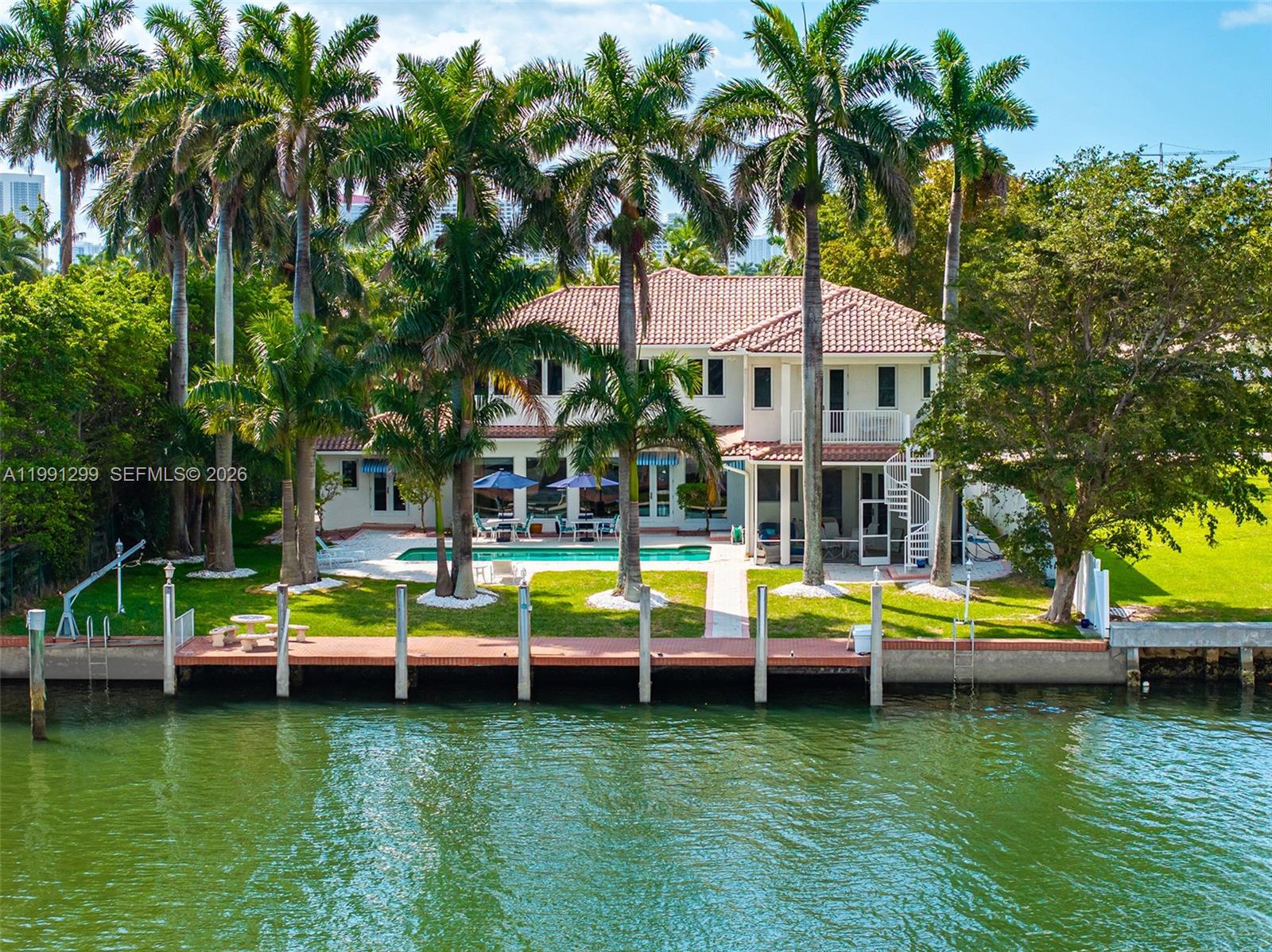 1047 Southlake Dr, Hollywood, Florida 33019