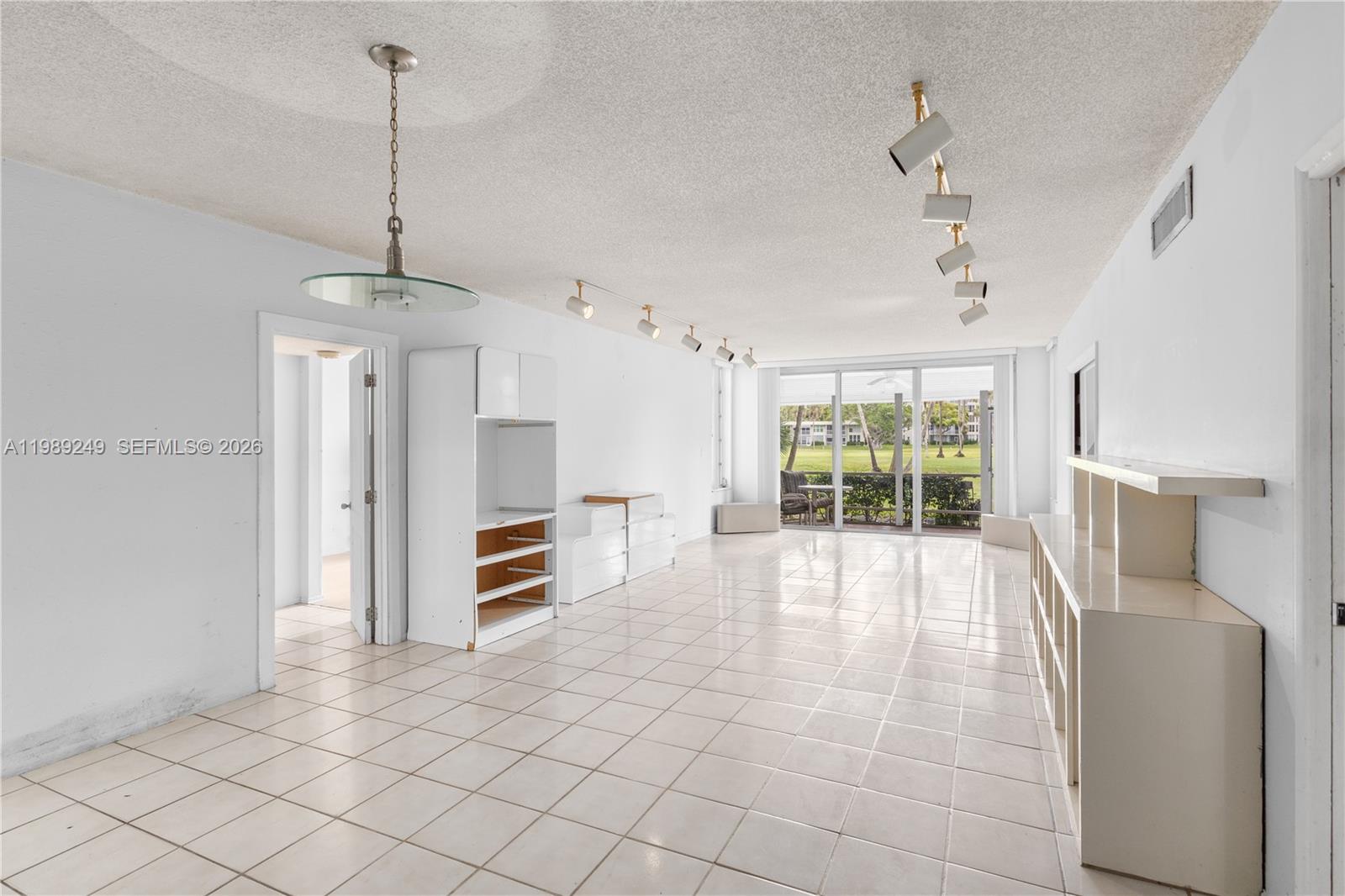 Homes for sale in Pompano Beach, FL | 806 Cypress Grv Ln, Pompano Beach, FL 33069