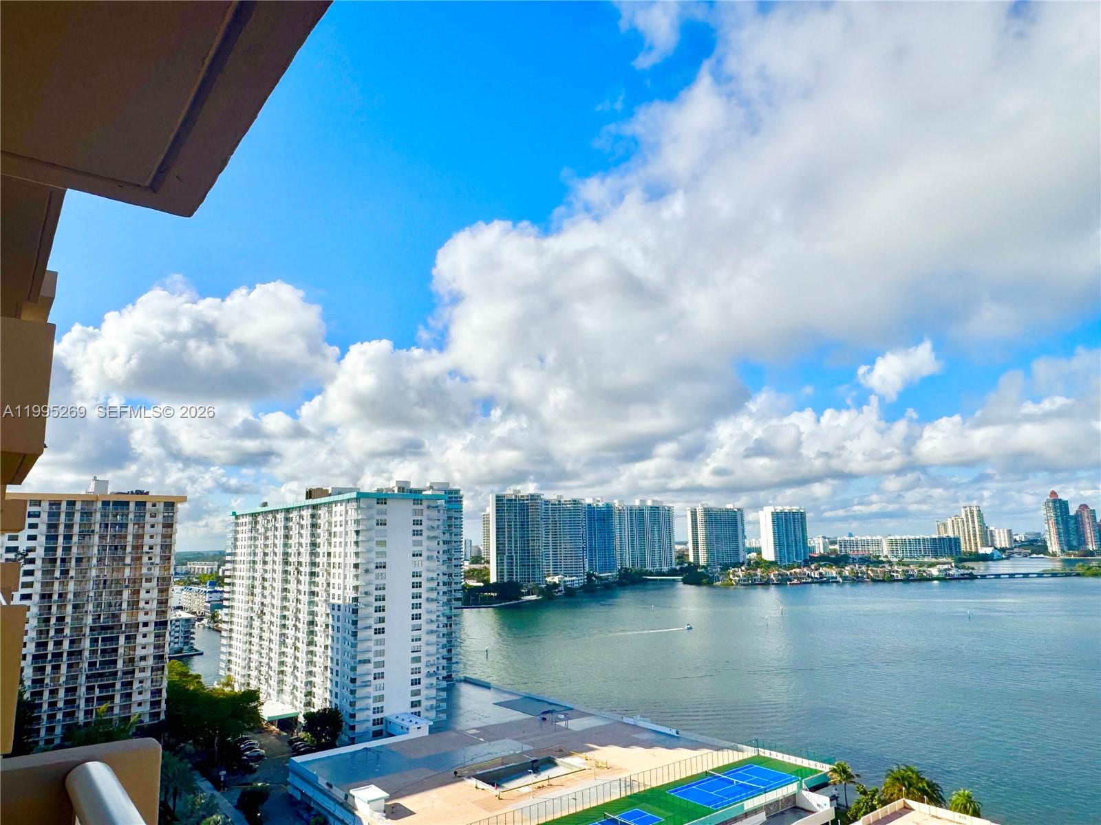 Winston Towers 100 Condo