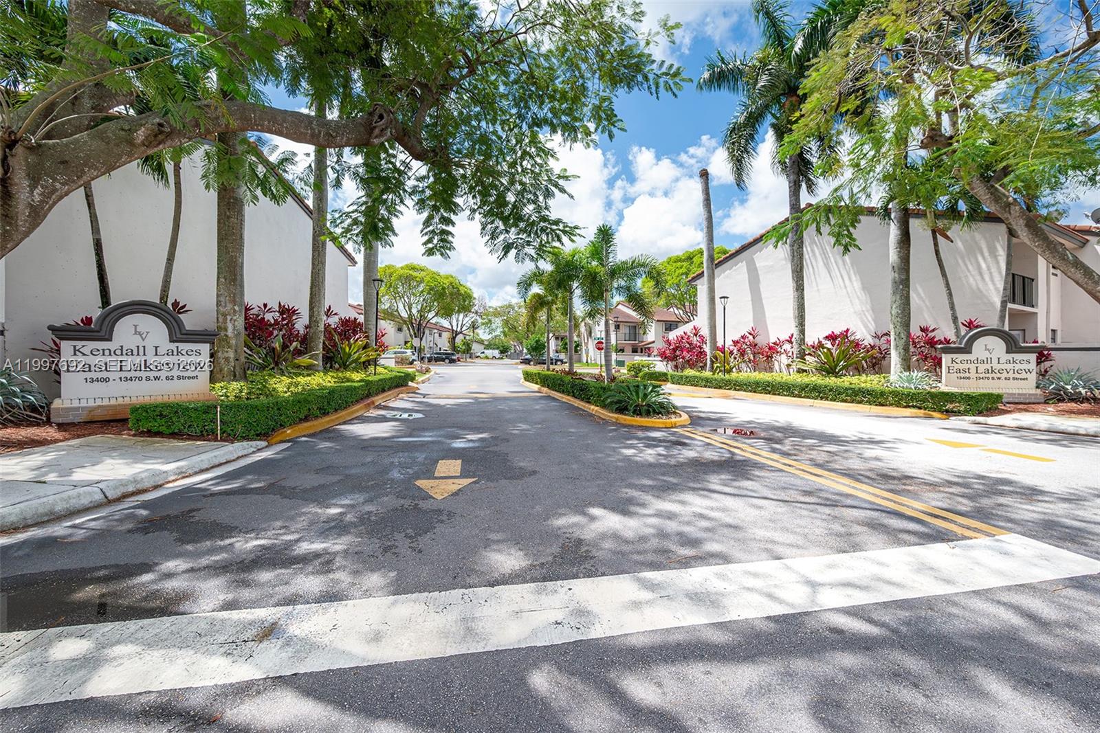 Kendall Lks E Lakeview Th