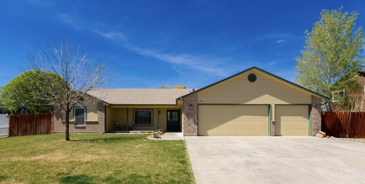 801 Cresthaven Drive