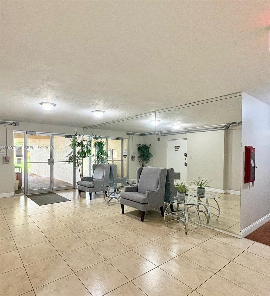 Omega Condo No 4