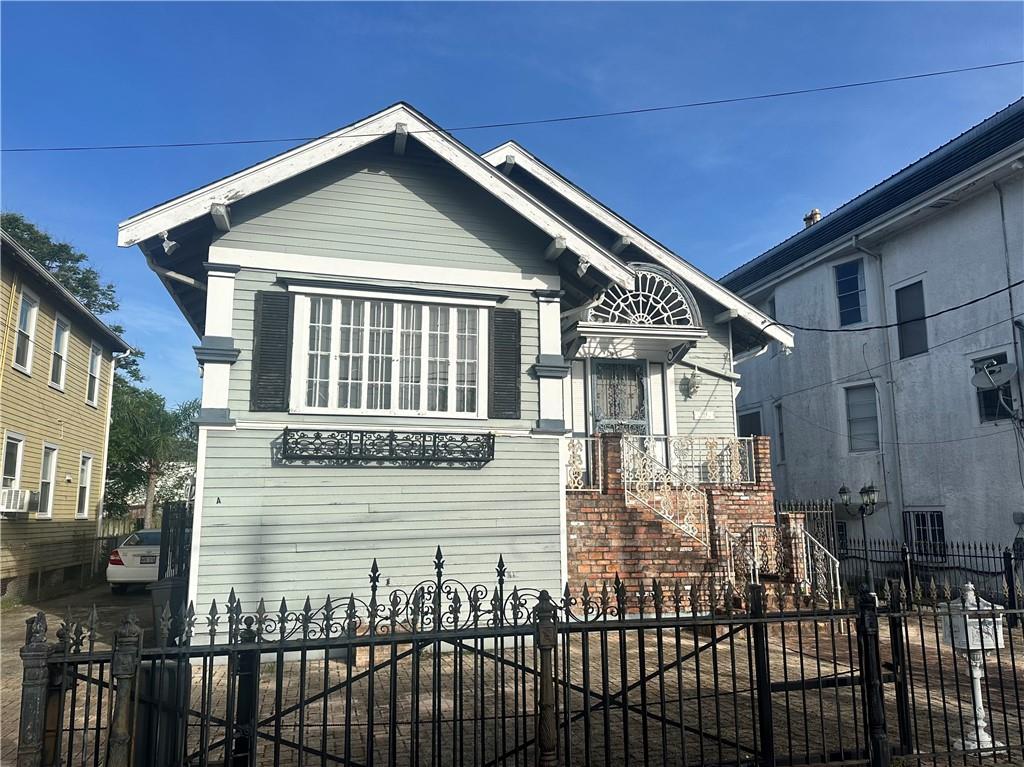 Homes for sale in New Orleans, LA | 1914 Broadway St, New Orleans, LA 70118 | MLS# 2550670