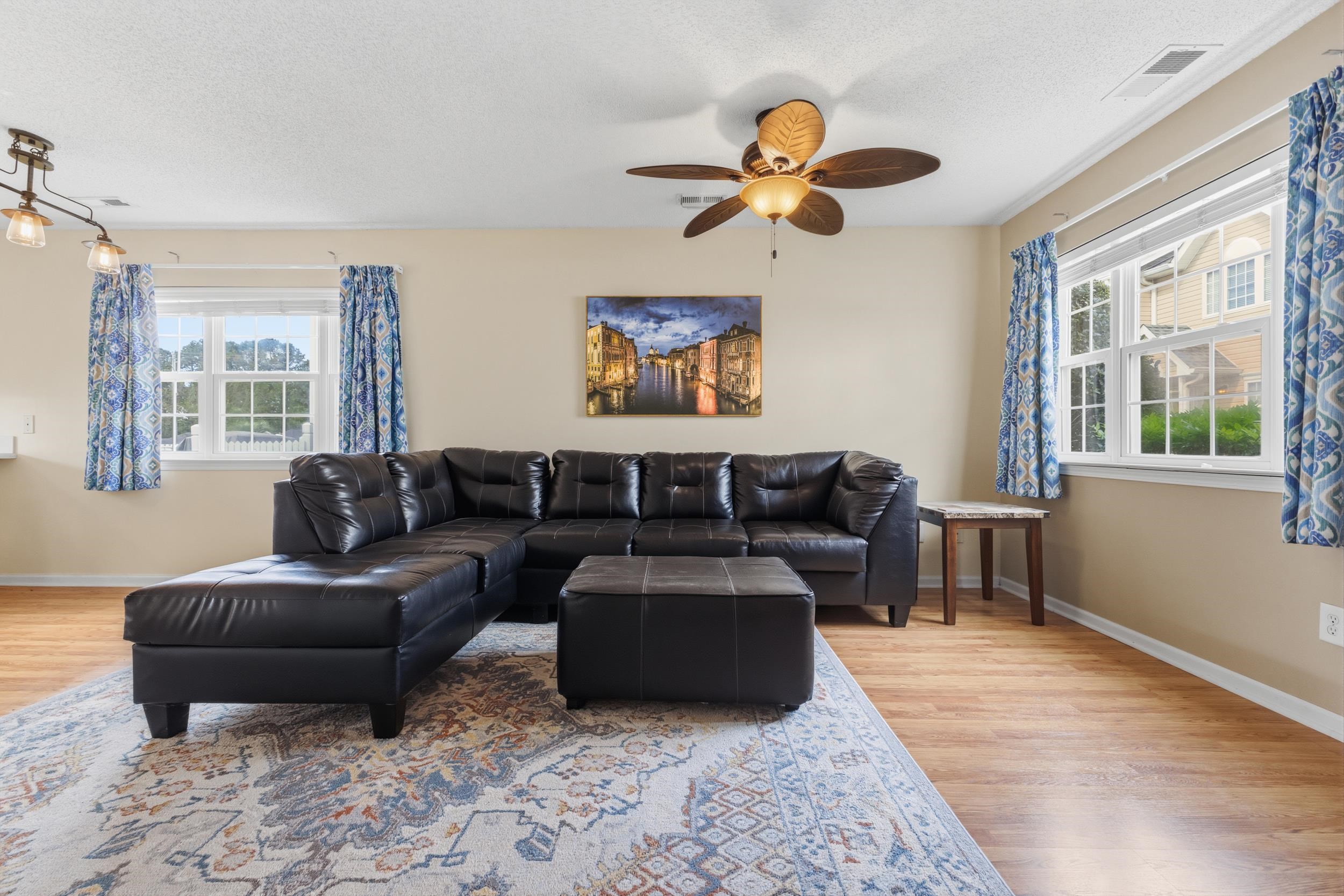 2609233 | Photo 5