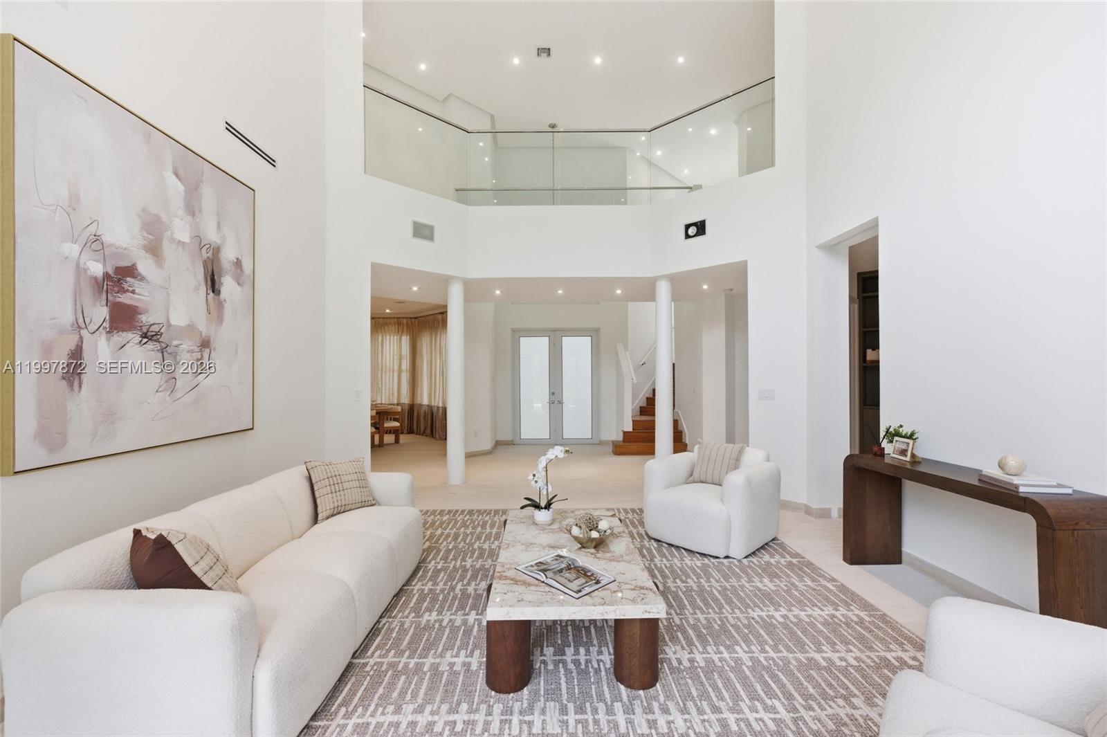 listing main picture