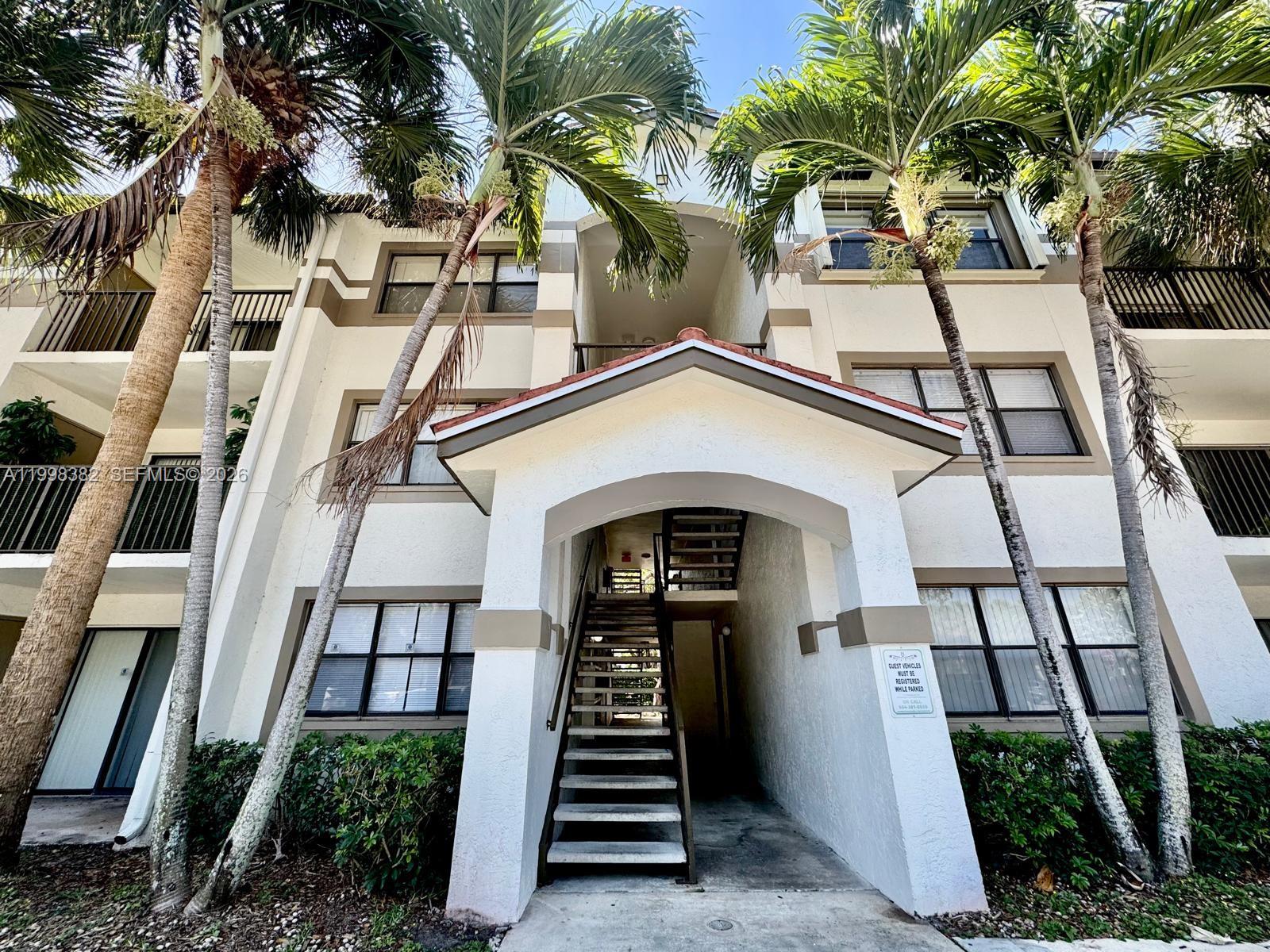 Hollywood Parc Condominiu