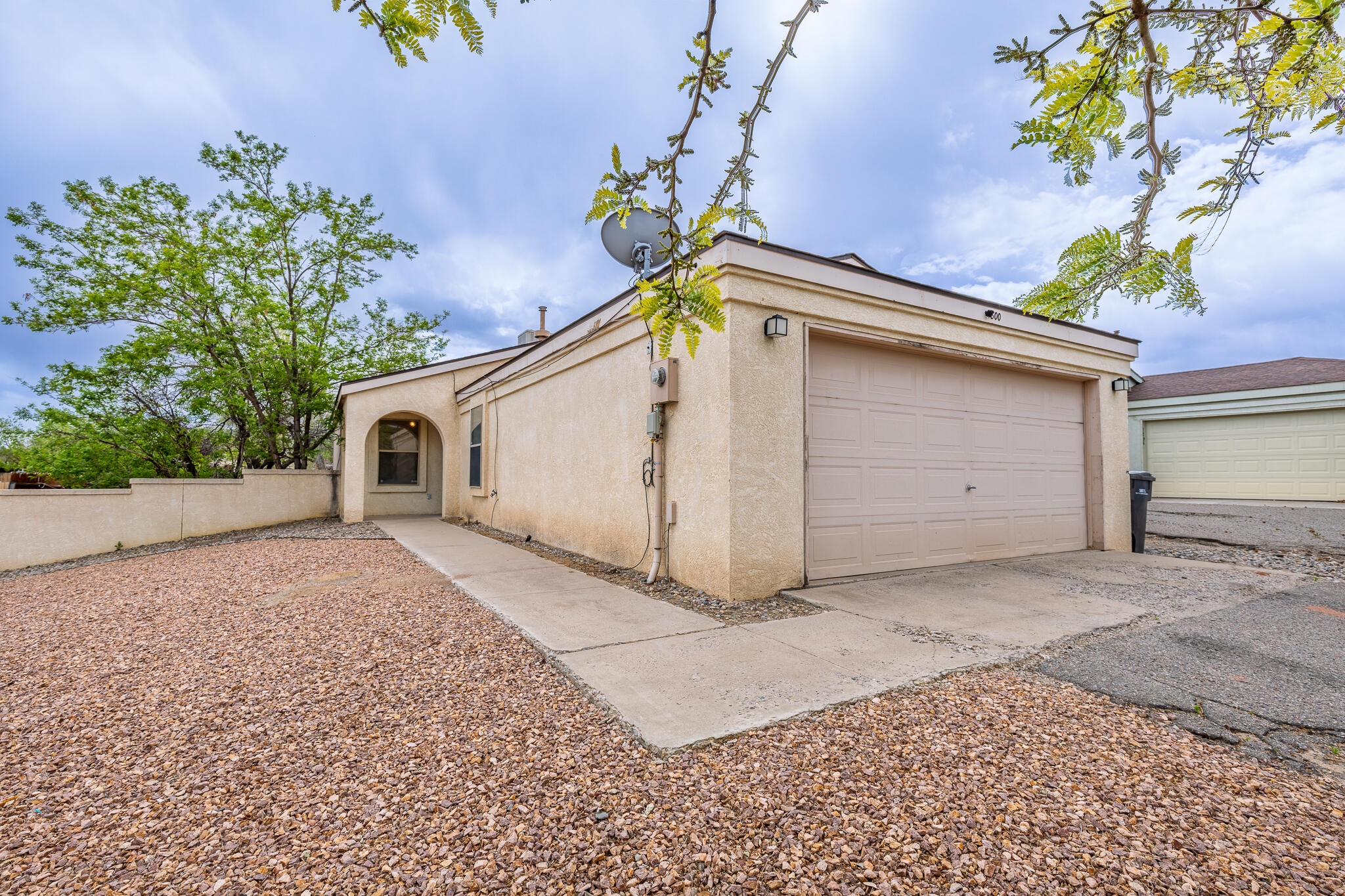 Charming single story home located in the established North Hills area of Rio Rancho. This 3 bedroom, 2 bathroom property 1,085 square feet of living space with a functional floor plan and comfortable living areas. The home features a low maintenance exterior and sits in a convenient location near schools, shopping, dining, and major roadways. Great opportunity for a first time homebuyer, investor, or anyone looking to downsize. Conveniently located in Sandoval County with access to Colinas del Norte Elementary School, Eagle Ridge Middle School, and Cleveland High School.
