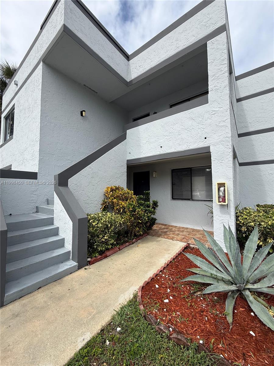 Racquet Club Village Apar