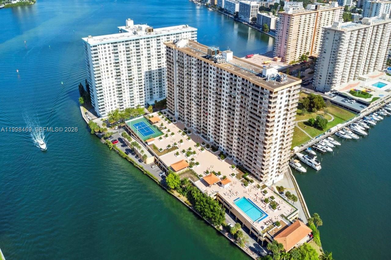 Winston Towers 700 Condo