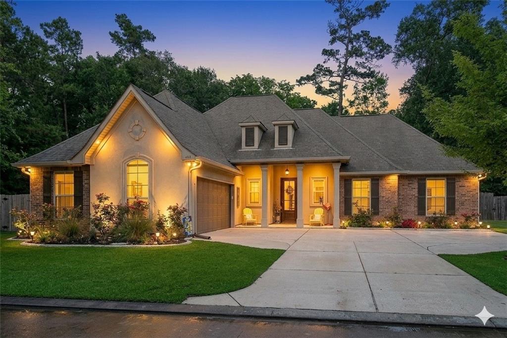 Photo 2 of Single family home for sale at 452 Silver Oak Dr, Madisonville, LA 70447 | MLS# 2552331 | Listing updated on 2026-09-23
