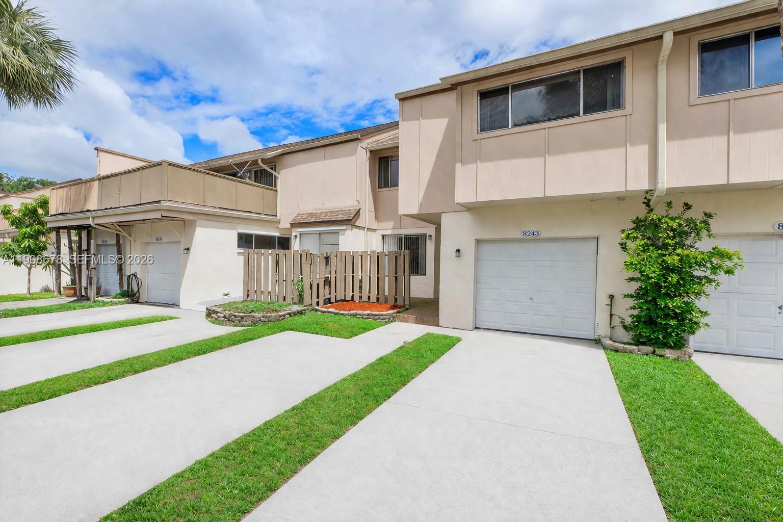 Townhouses At Jacaranda C