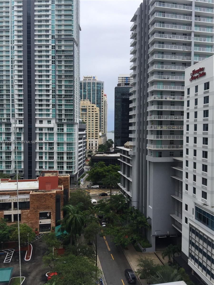 The Axis On Brickell Cond