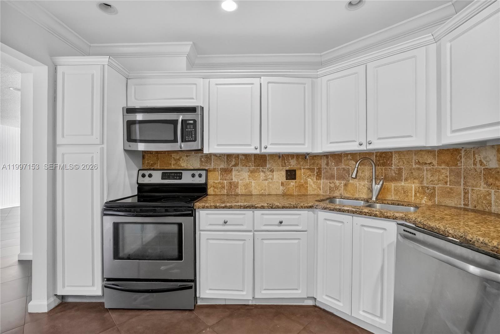 Bonus room and amenities at 6201 Falls Cir Dr - Condo in Lauderhill