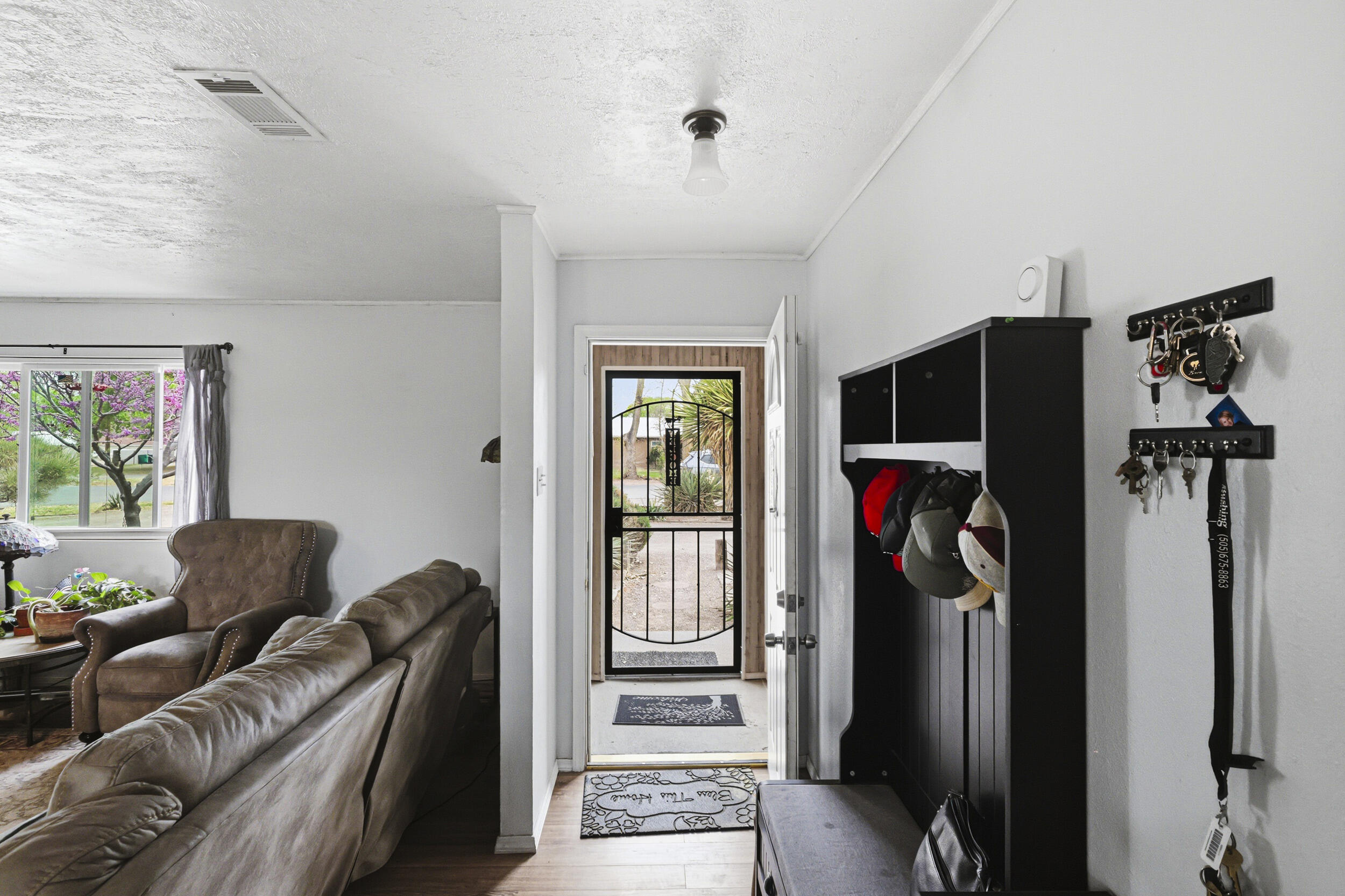 3rd image of 6109 Alvis Cir Sw, Albuquerque, NM 87105 | MLS# 1101505