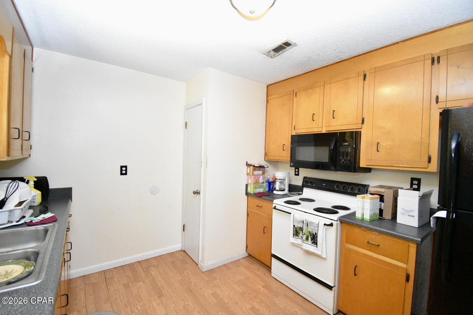 Image 8 For 1395 Warren Avenue