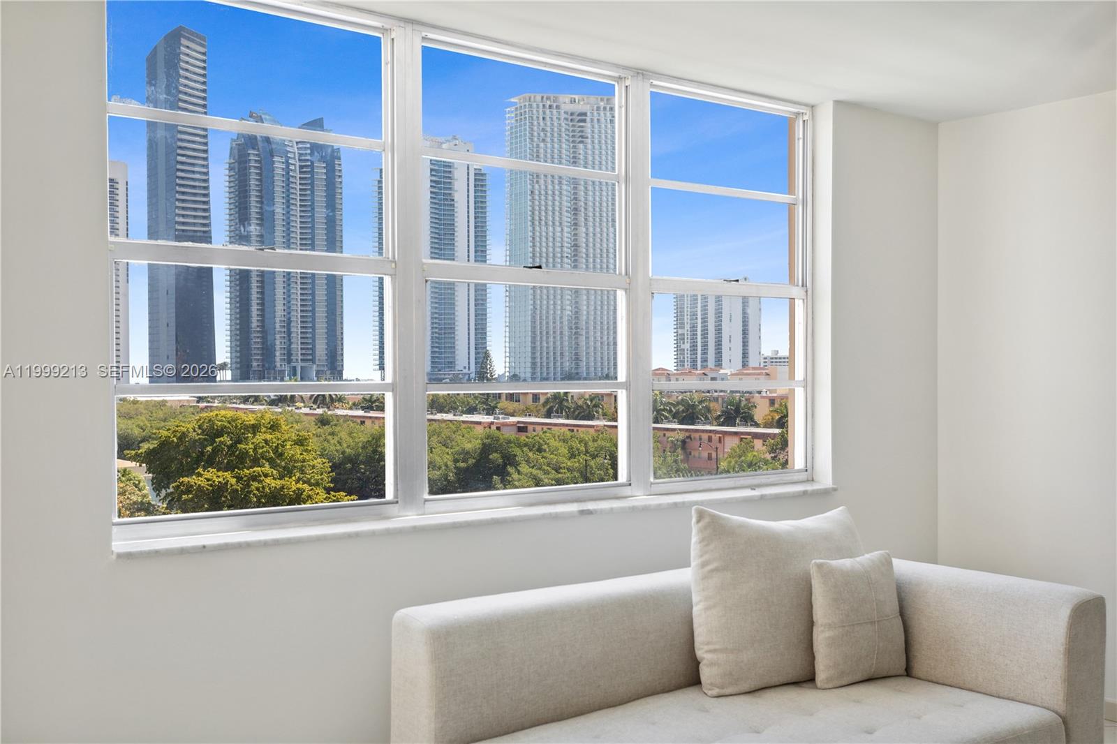 Winston Towers 100 Condo