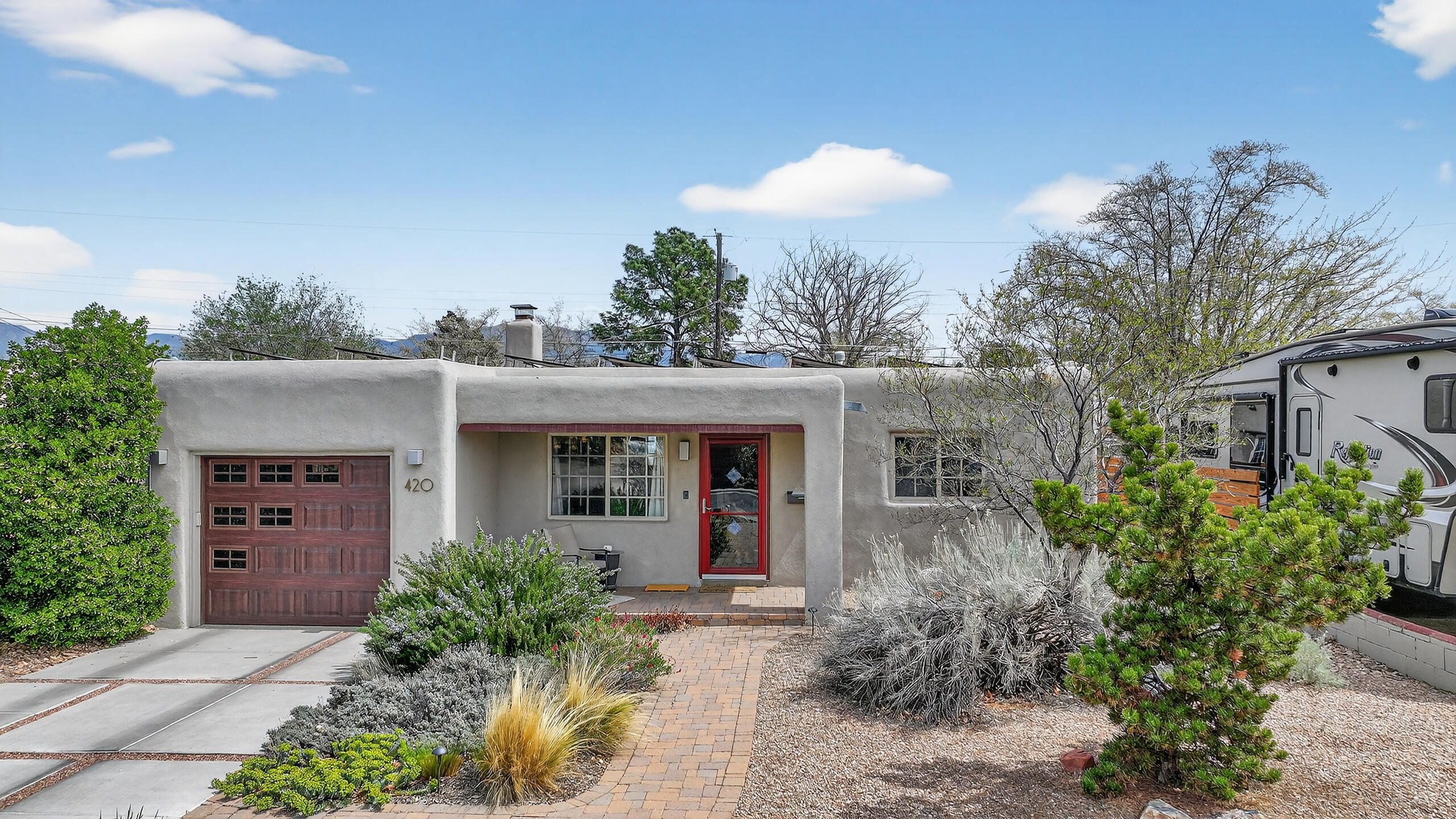 420 Manzano Street NE
