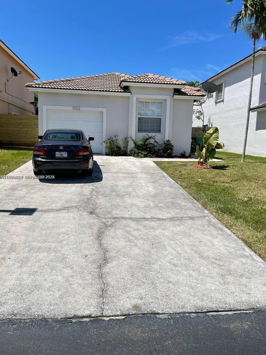 section 8 welcome. new painting. updated bedroom flooring, high ceiling. great community, stainless steel appliances. NO HOA approval. pet welcome. fenced yard for pet