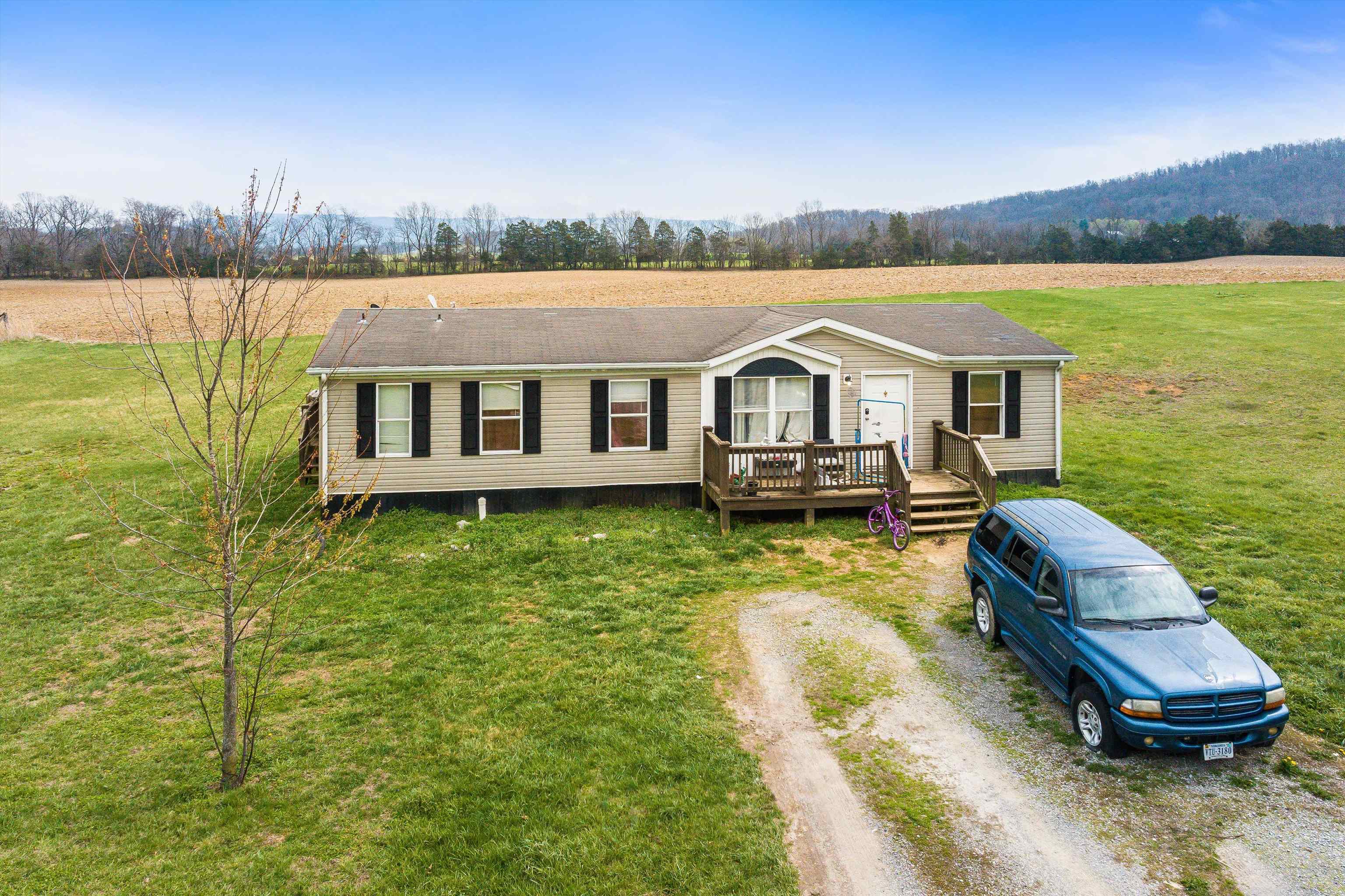 15, 17, 25, 37 Hayfield Ln