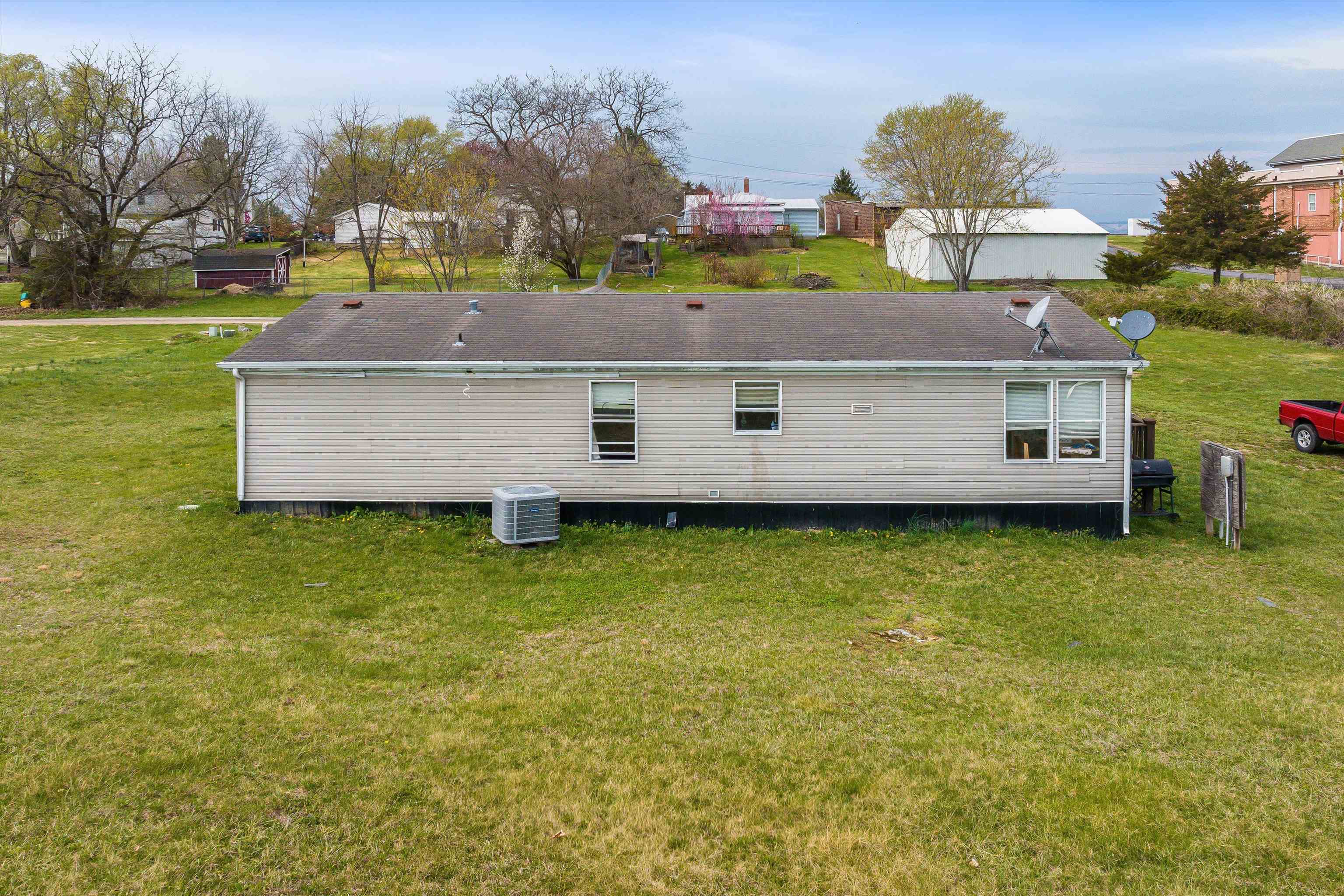 15, 17, 25, 37 Hayfield Ln